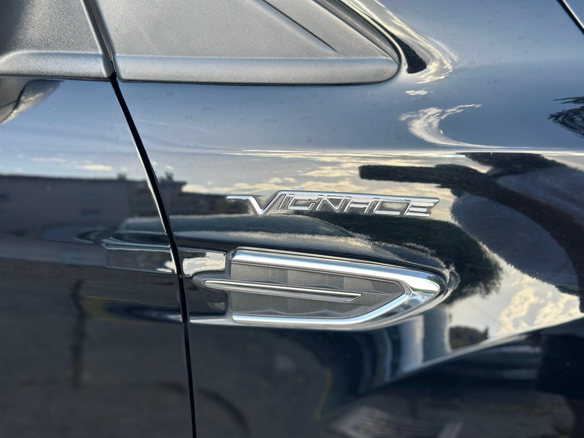 FORD Kuga 2.0 TDCi Vignale 4WD PowerShift-image-2