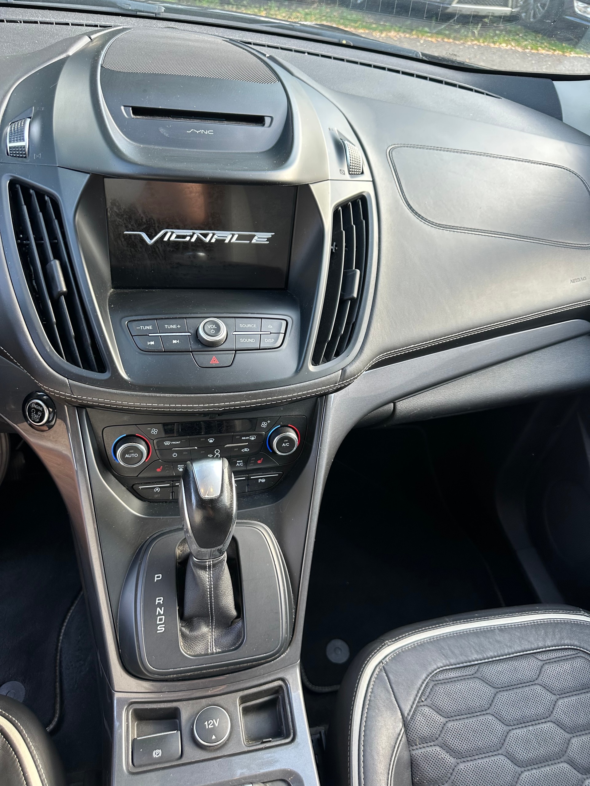 FORD Kuga 2.0 TDCi Vignale 4WD PowerShift-image-14