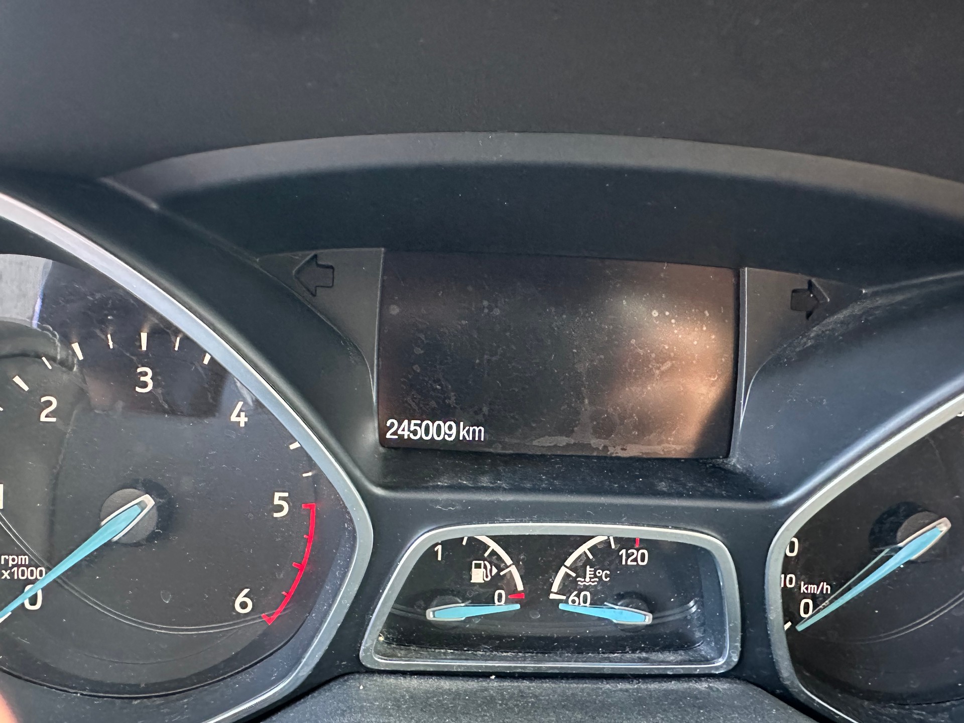 FORD Kuga 2.0 TDCi Vignale 4WD PowerShift-image-15