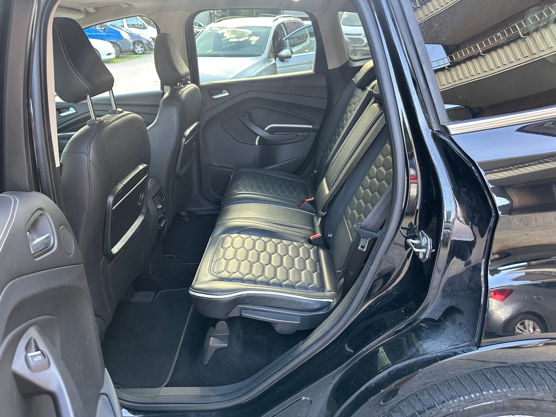 FORD Kuga 2.0 TDCi Vignale 4WD PowerShift-image-11