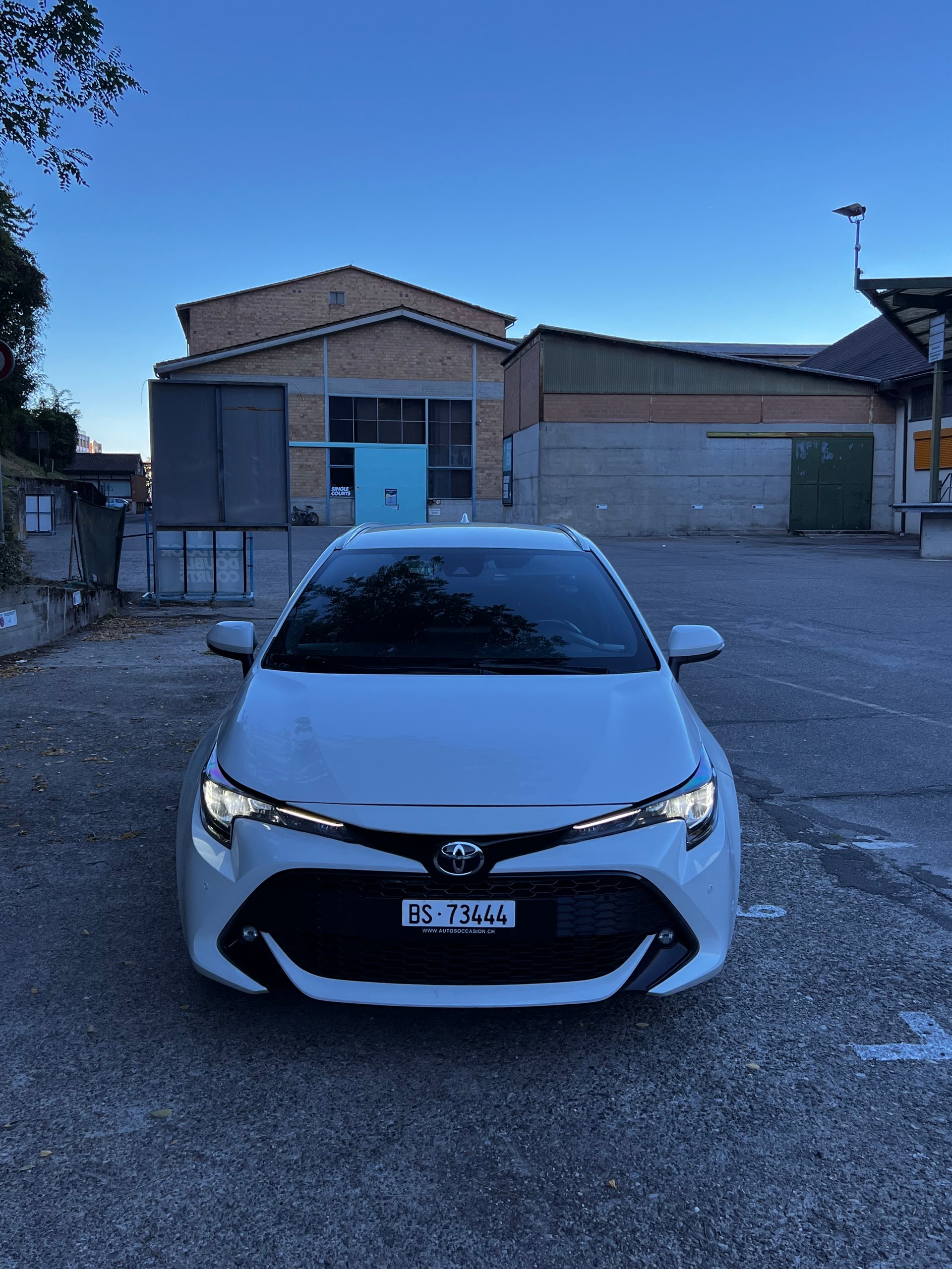 TOYOTA 1.8 HSD Trend-image-2