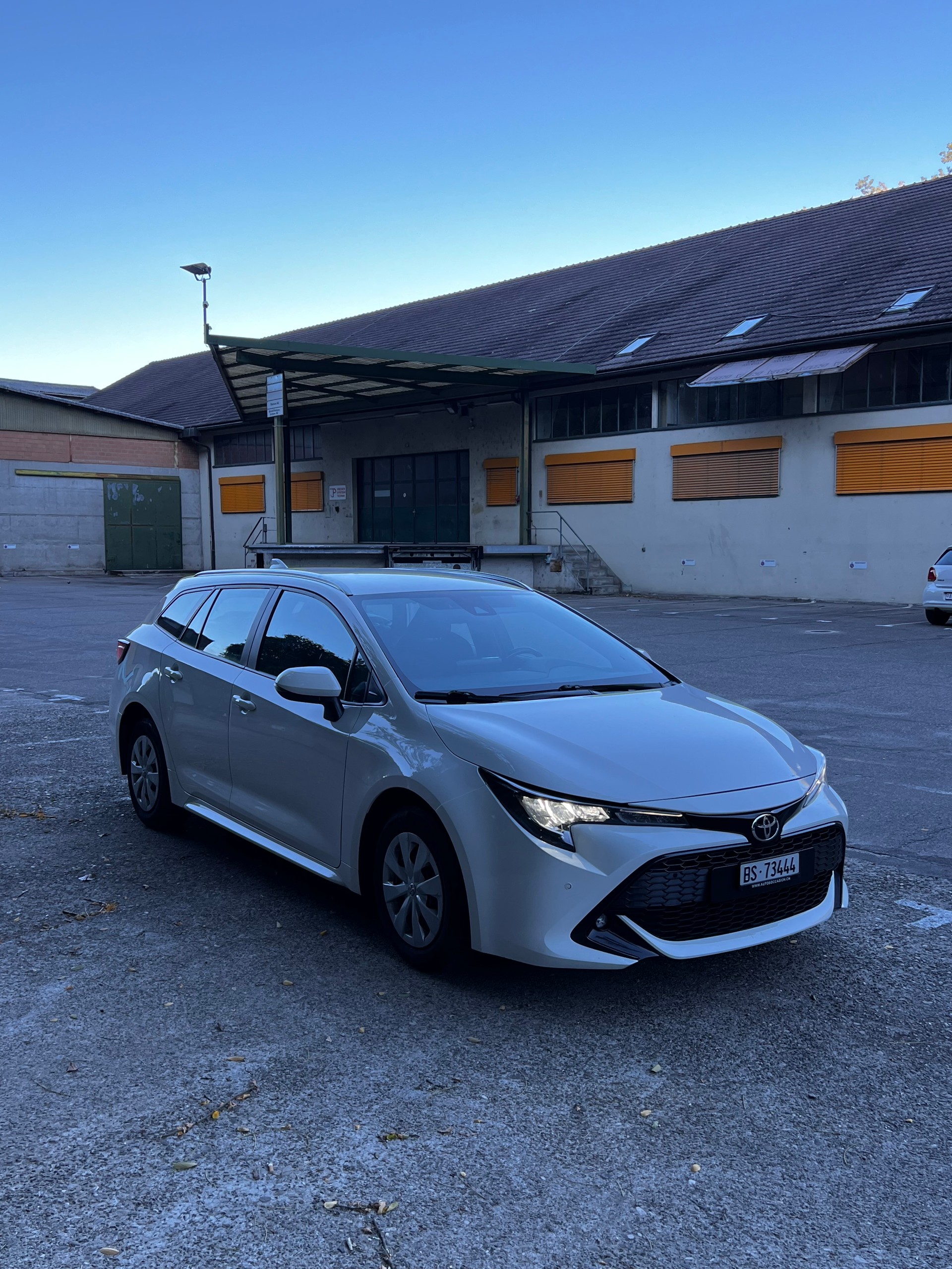 TOYOTA 1.8 HSD Trend-image-3