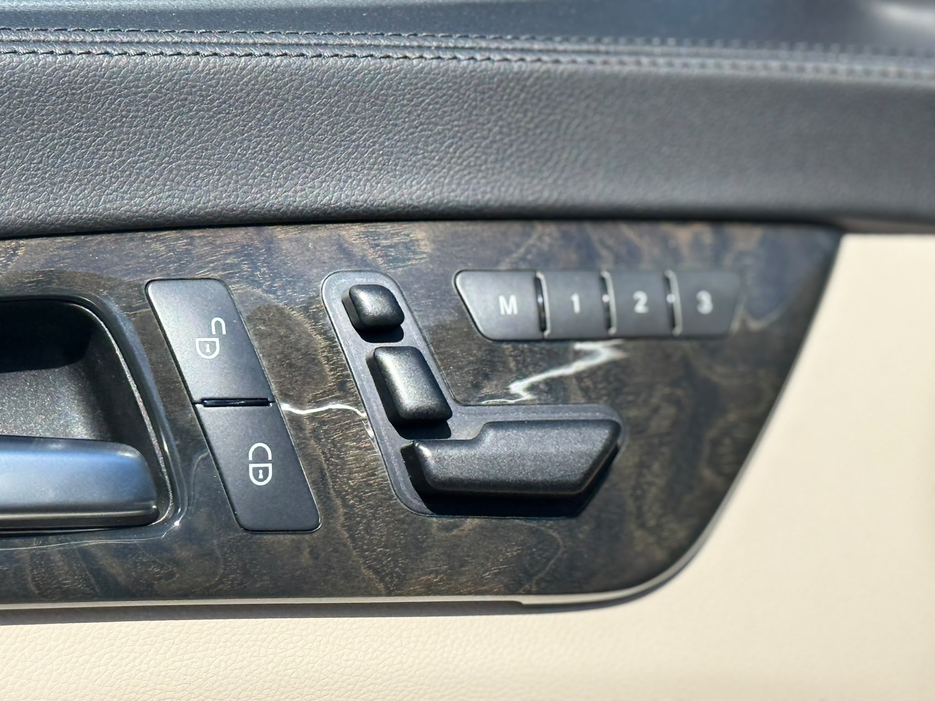 MERCEDES-BENZ CLS 500 V8 4matic Shooting Brake-image-8