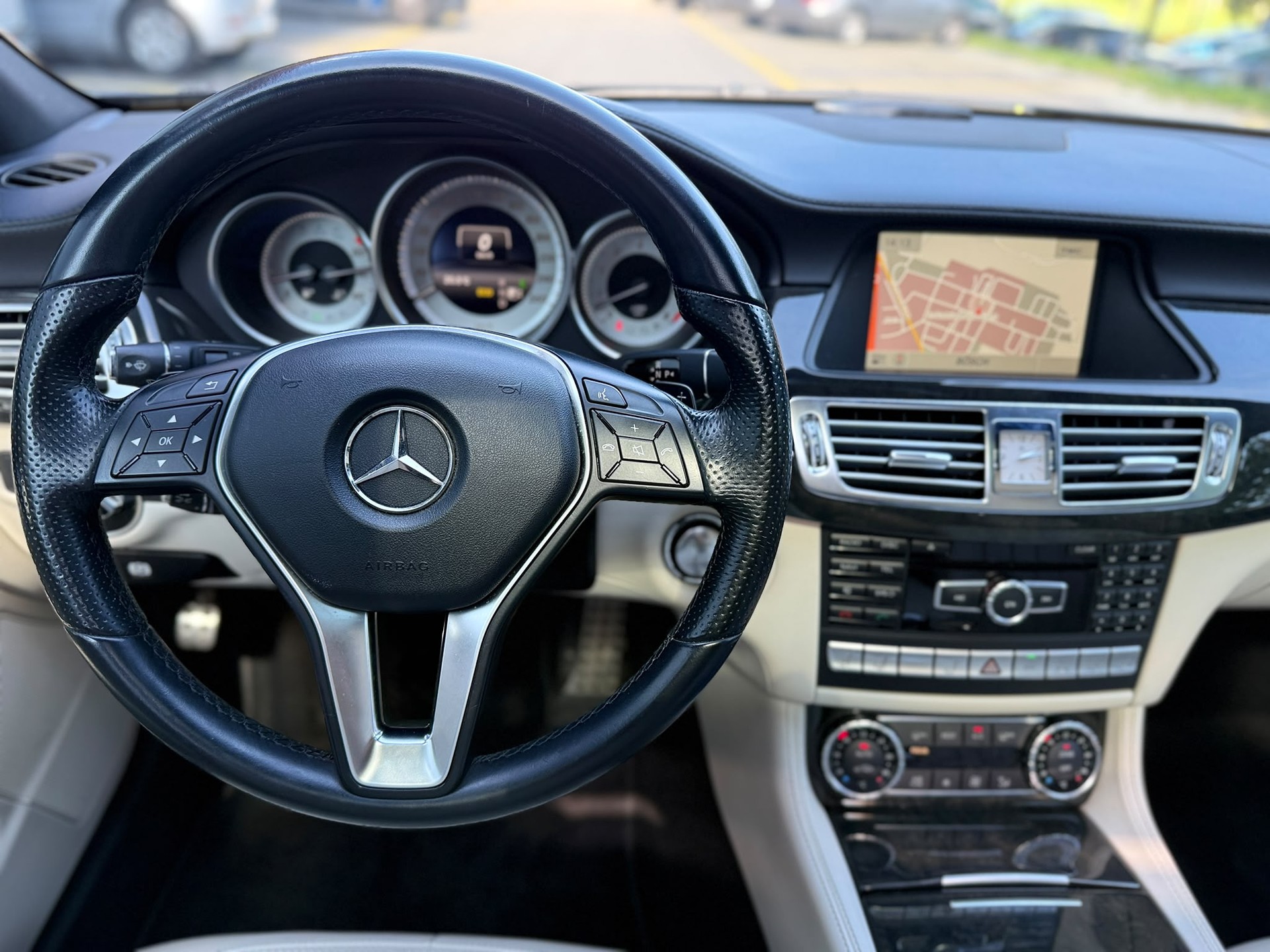 MERCEDES-BENZ CLS 500 V8 4matic Shooting Brake-image-13