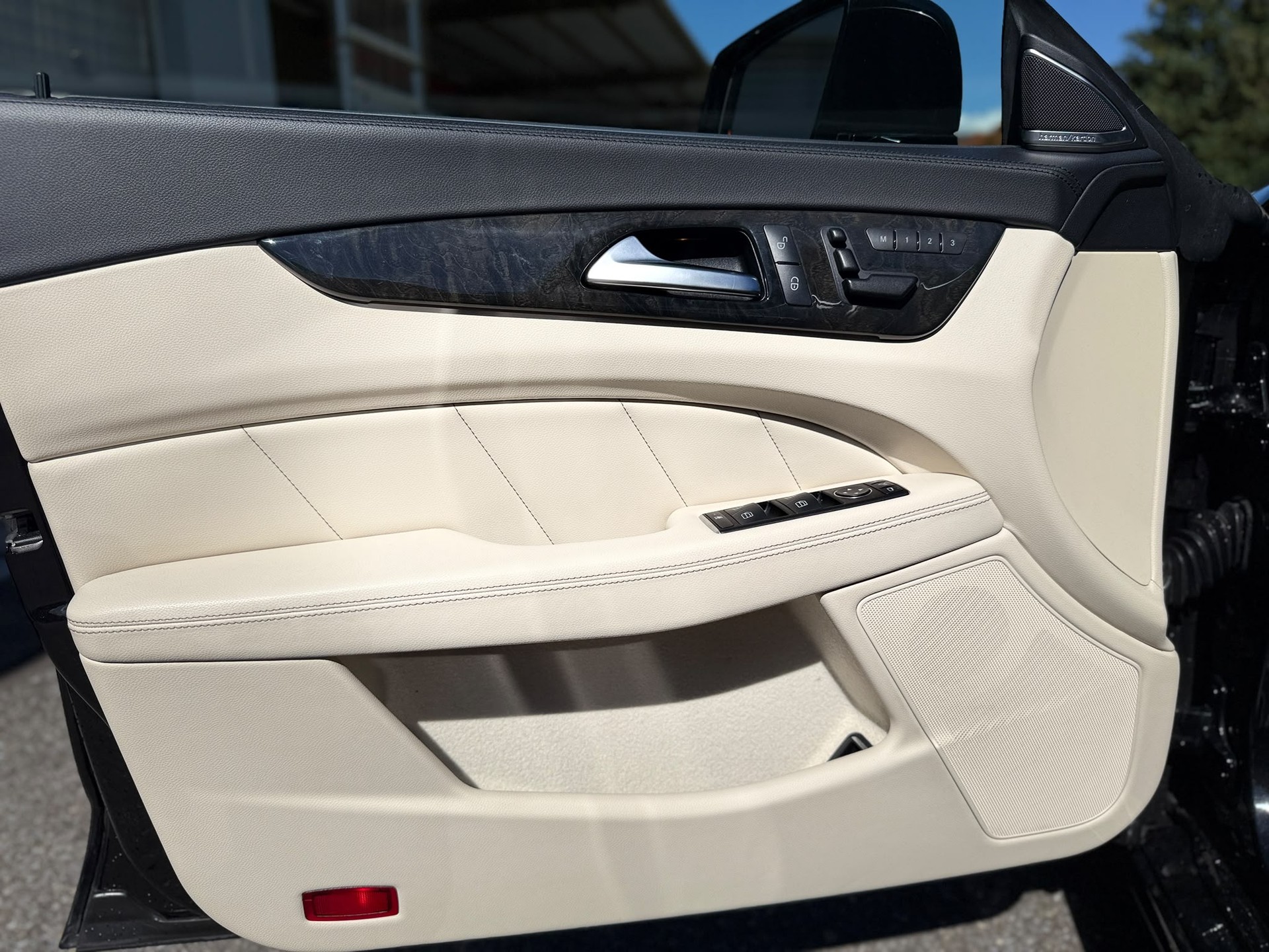 MERCEDES-BENZ CLS 500 V8 4matic Shooting Brake-image-7