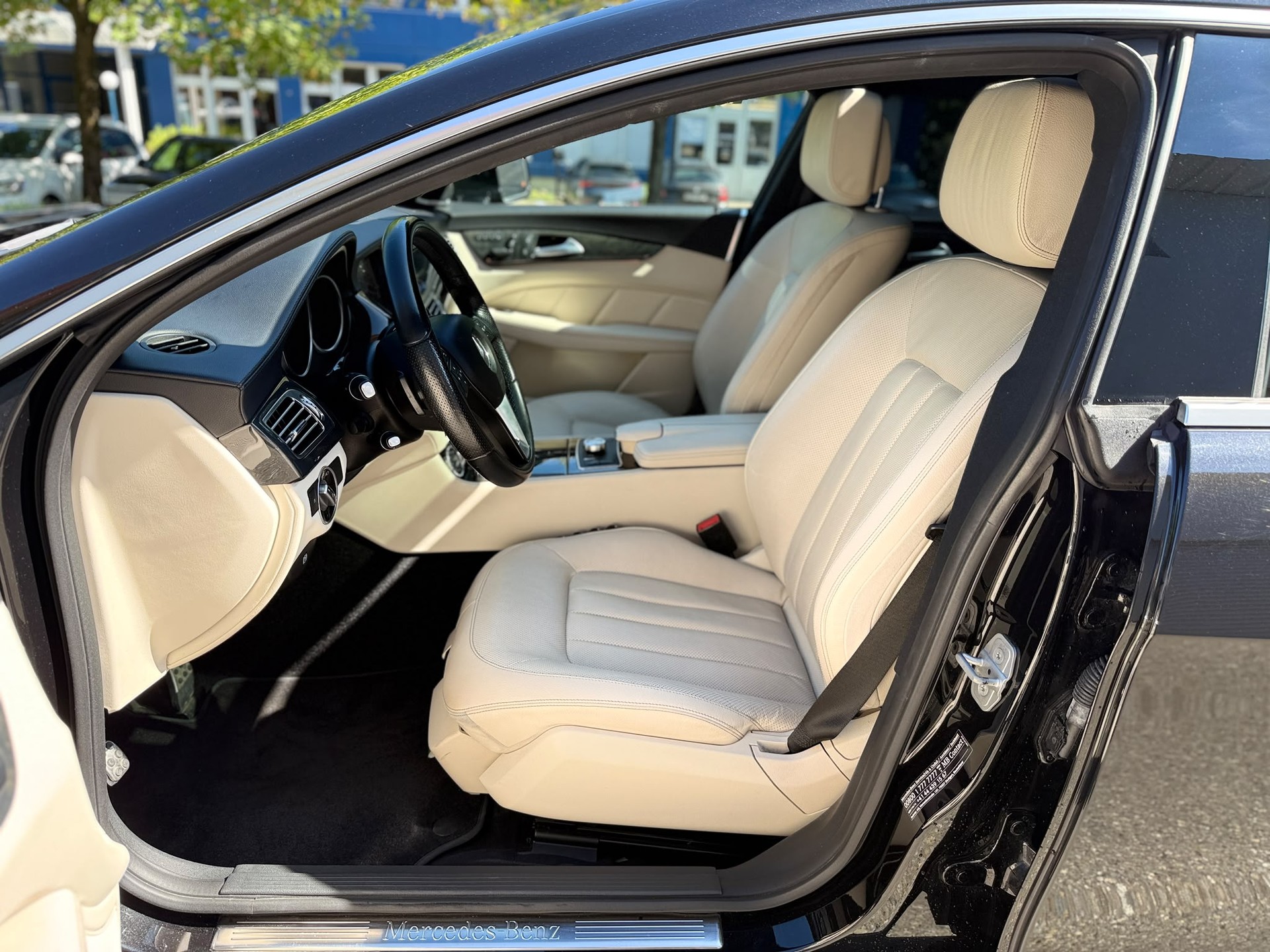 MERCEDES-BENZ CLS 500 V8 4matic Shooting Brake-image-9