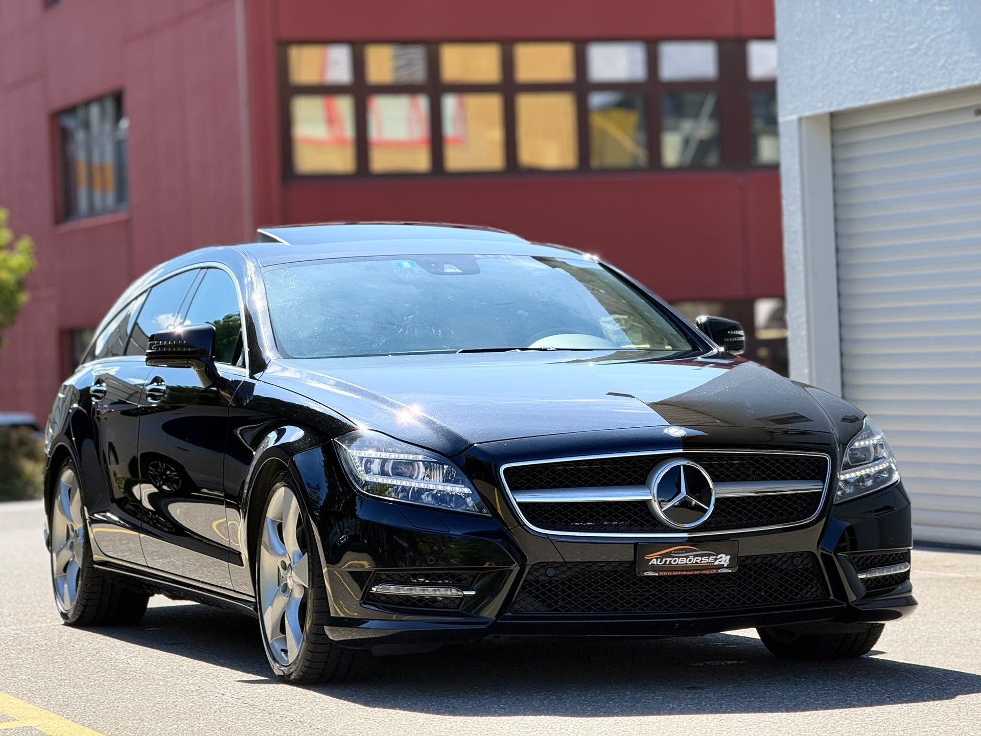 MERCEDES-BENZ CLS 500 V8 4matic Shooting Brake-image-1