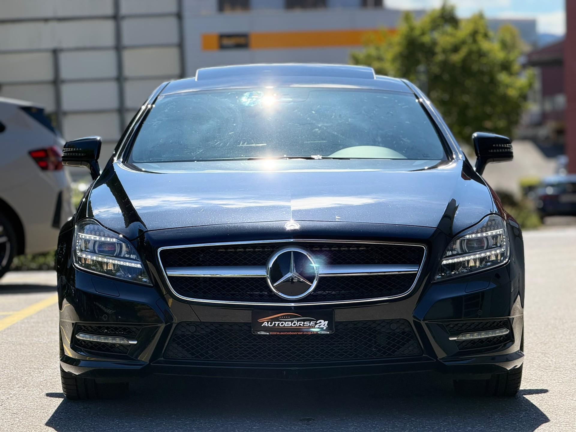 MERCEDES-BENZ CLS 500 V8 4matic Shooting Brake-image-2