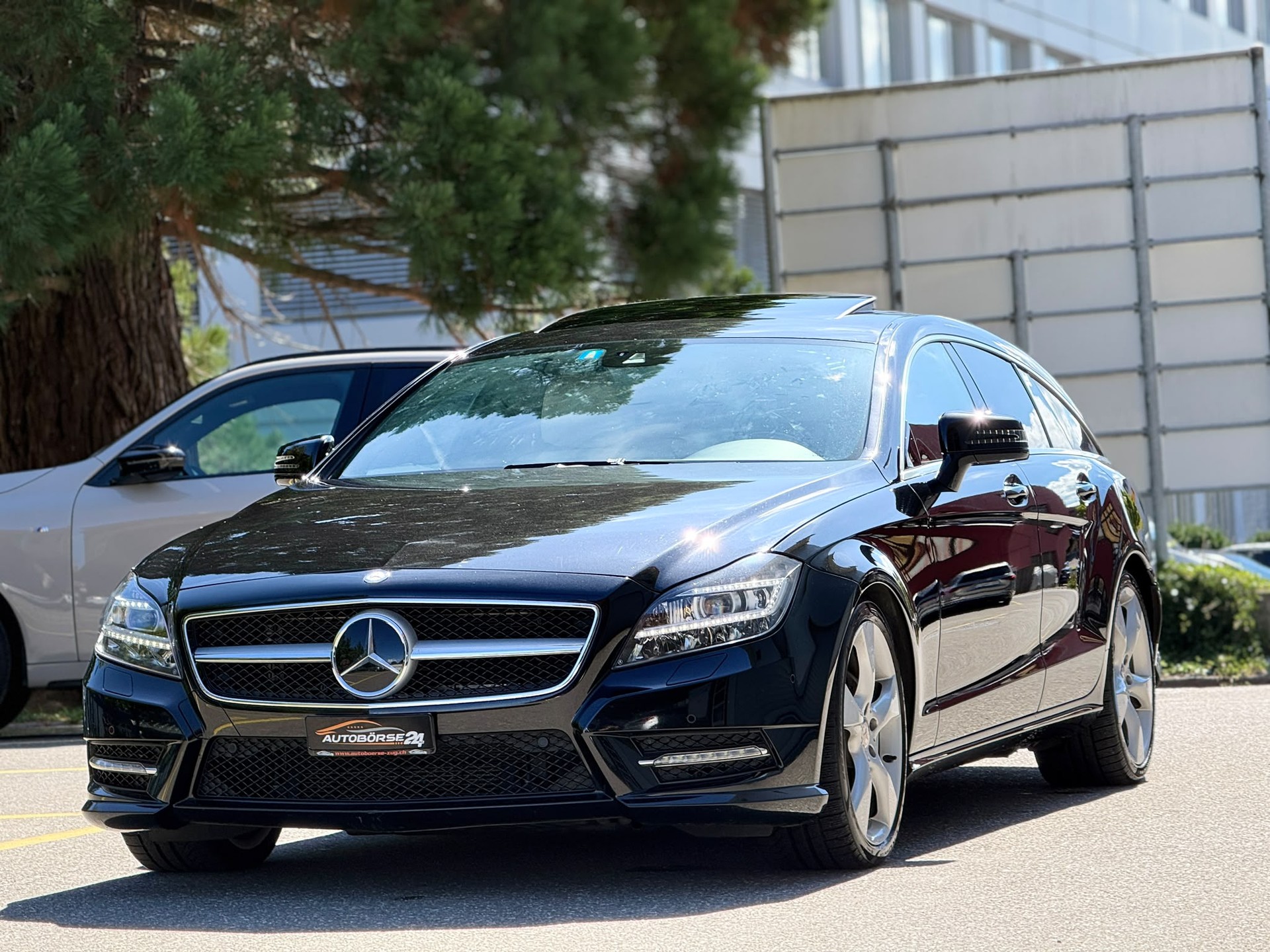 MERCEDES-BENZ CLS 500 V8 4matic Shooting Brake-image-0