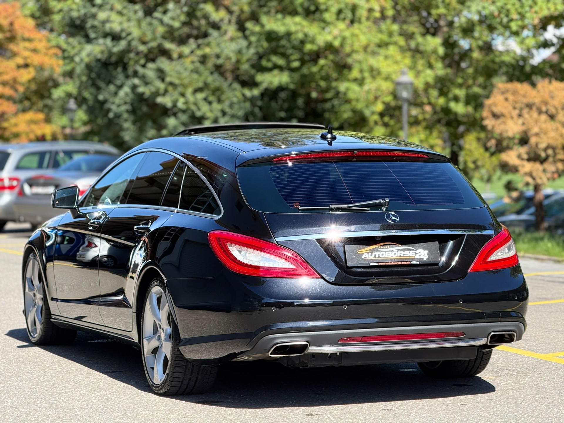 MERCEDES-BENZ CLS 500 V8 4matic Shooting Brake-image-3