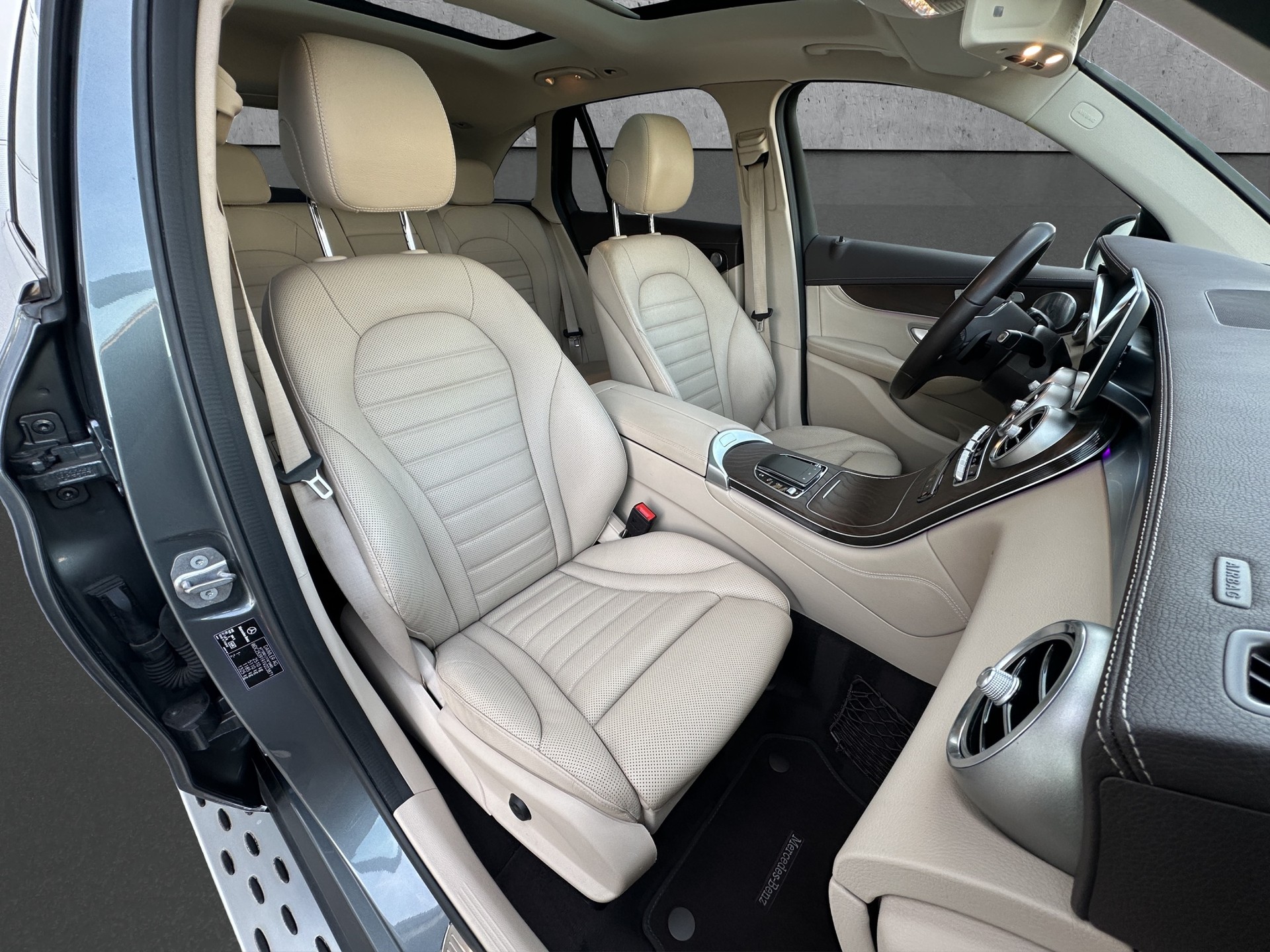 MERCEDES-BENZ GLC 300 d AMG Line 4m-image-12