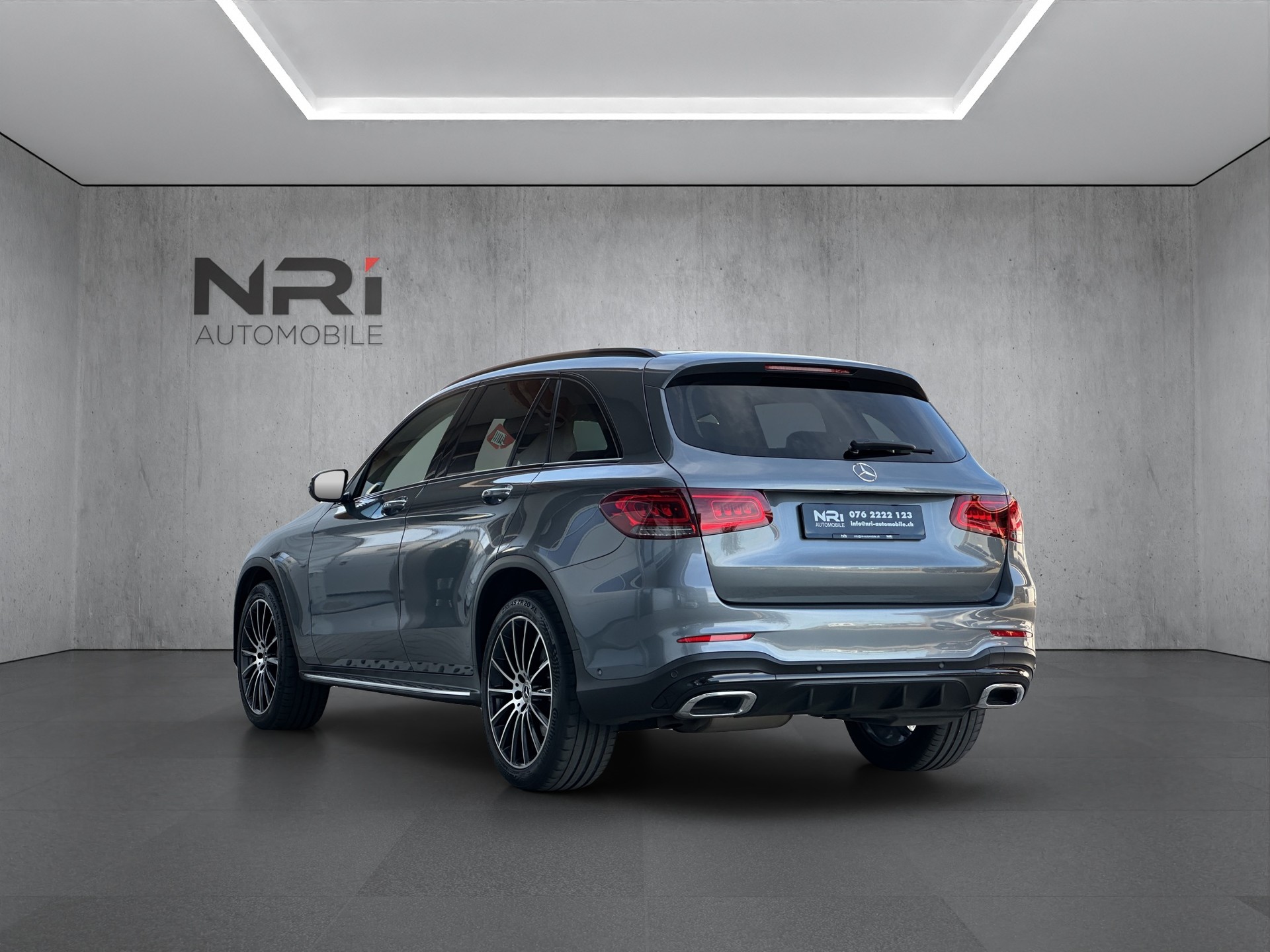 MERCEDES-BENZ GLC 300 d AMG Line 4m-image-6