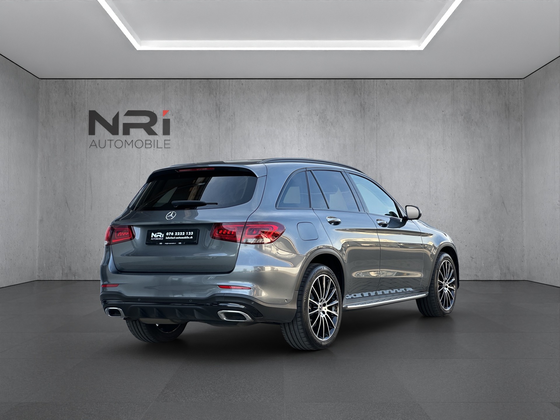 MERCEDES-BENZ GLC 300 d AMG Line 4m-image-4