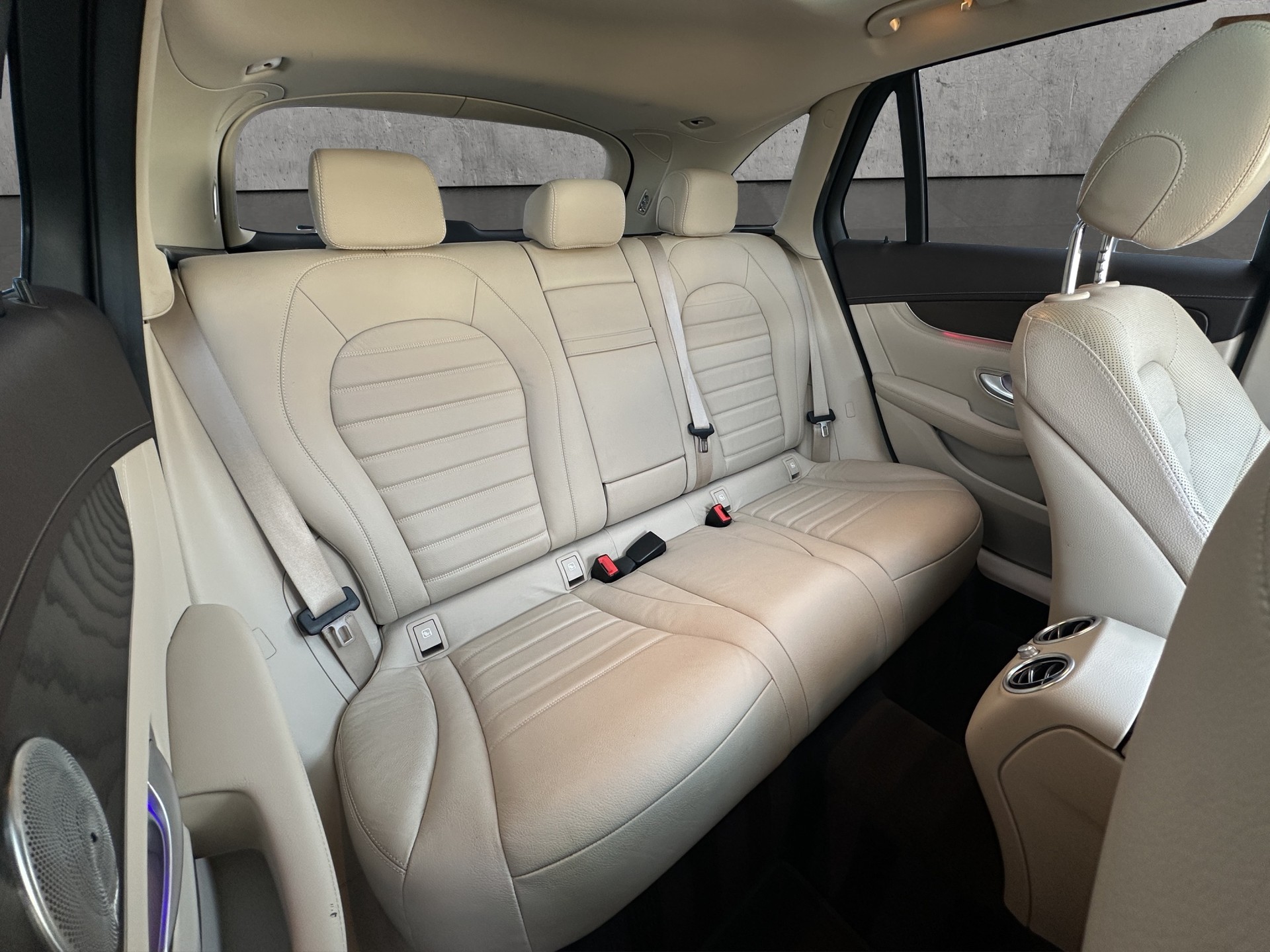 MERCEDES-BENZ GLC 300 d AMG Line 4m-image-10
