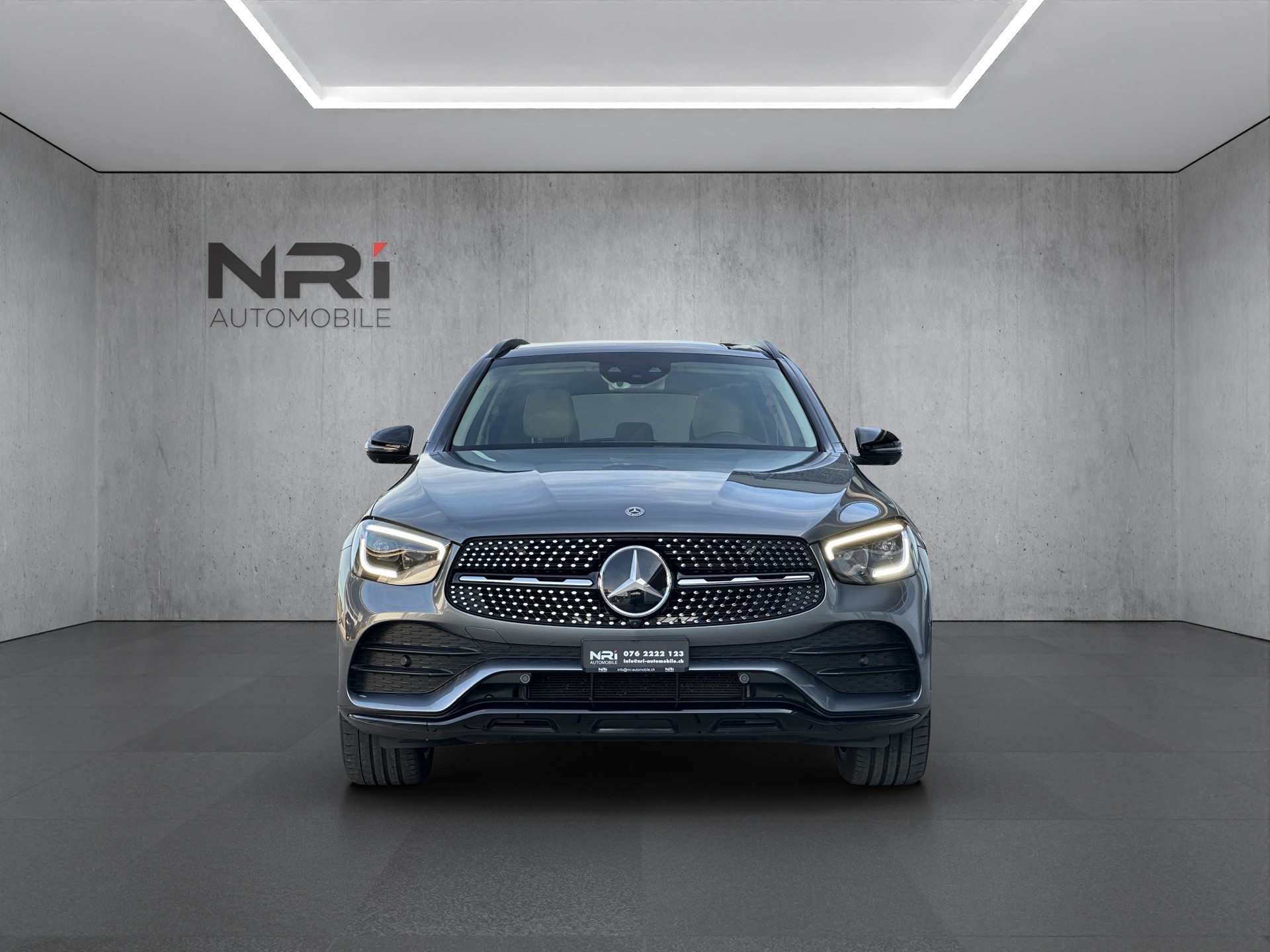 MERCEDES-BENZ GLC 300 d AMG Line 4m-image-1
