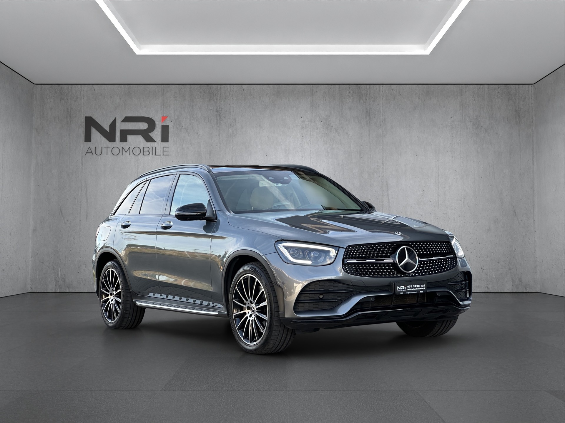 MERCEDES-BENZ GLC 300 d AMG Line 4m-image-2