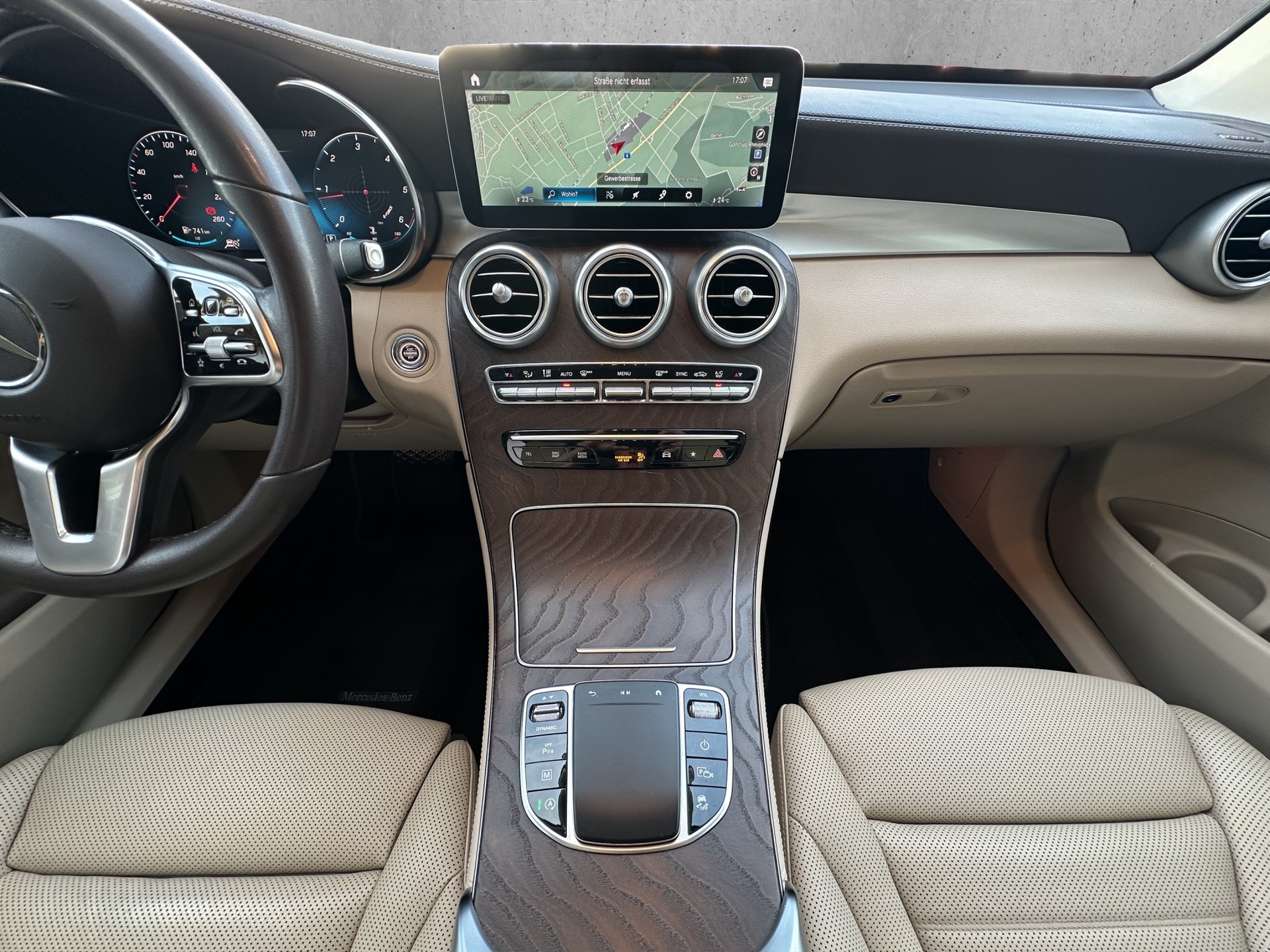 MERCEDES-BENZ GLC 300 d AMG Line 4m-image-14