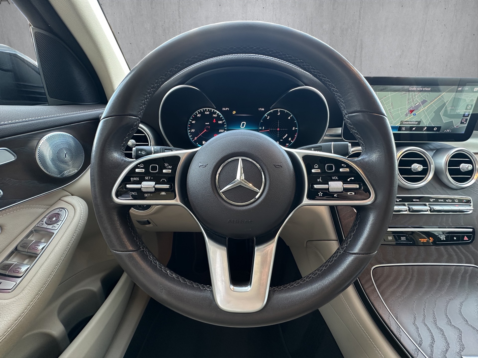 MERCEDES-BENZ GLC 300 d AMG Line 4m-image-13
