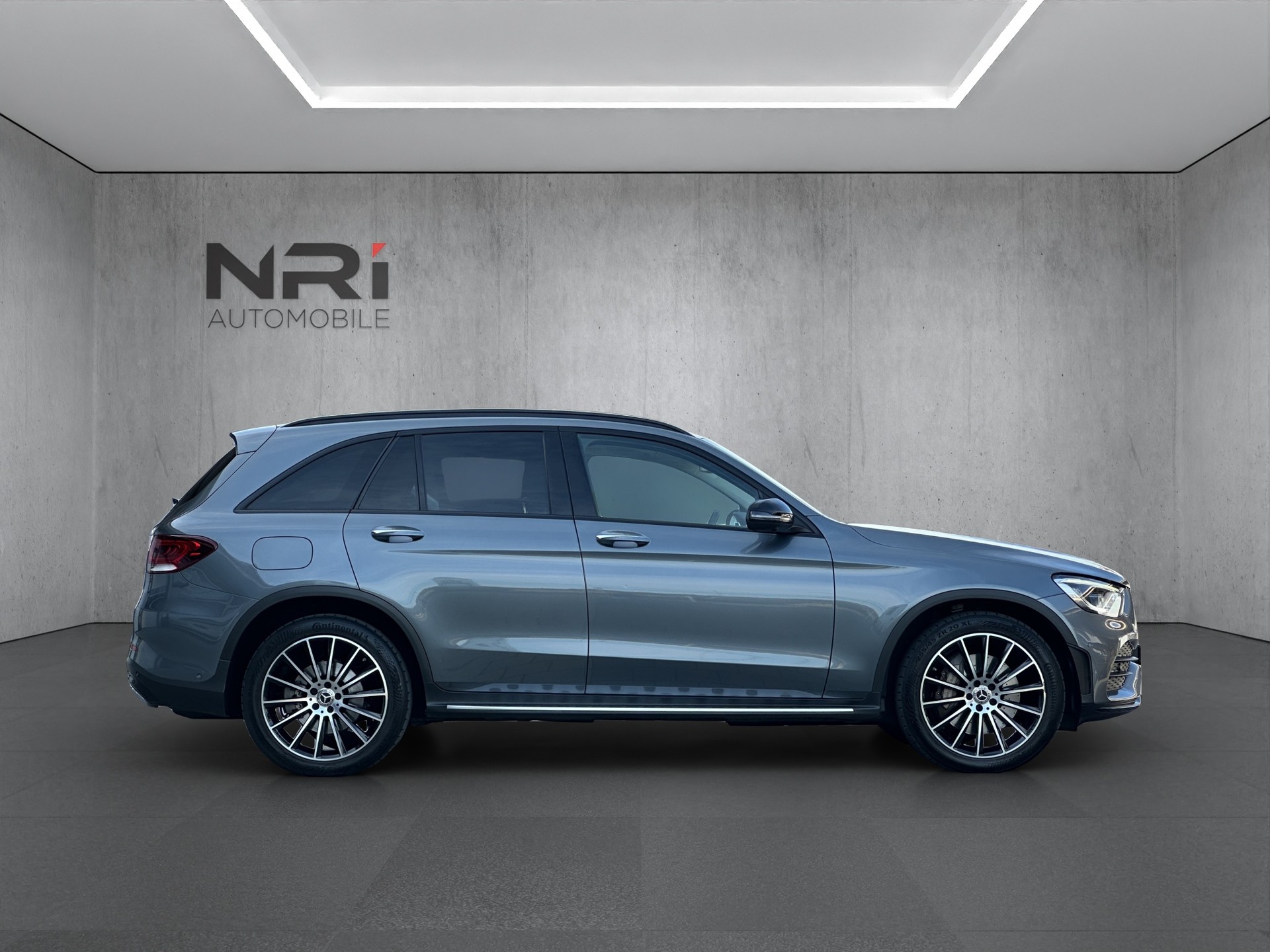 MERCEDES-BENZ GLC 300 d AMG Line 4m-image-3