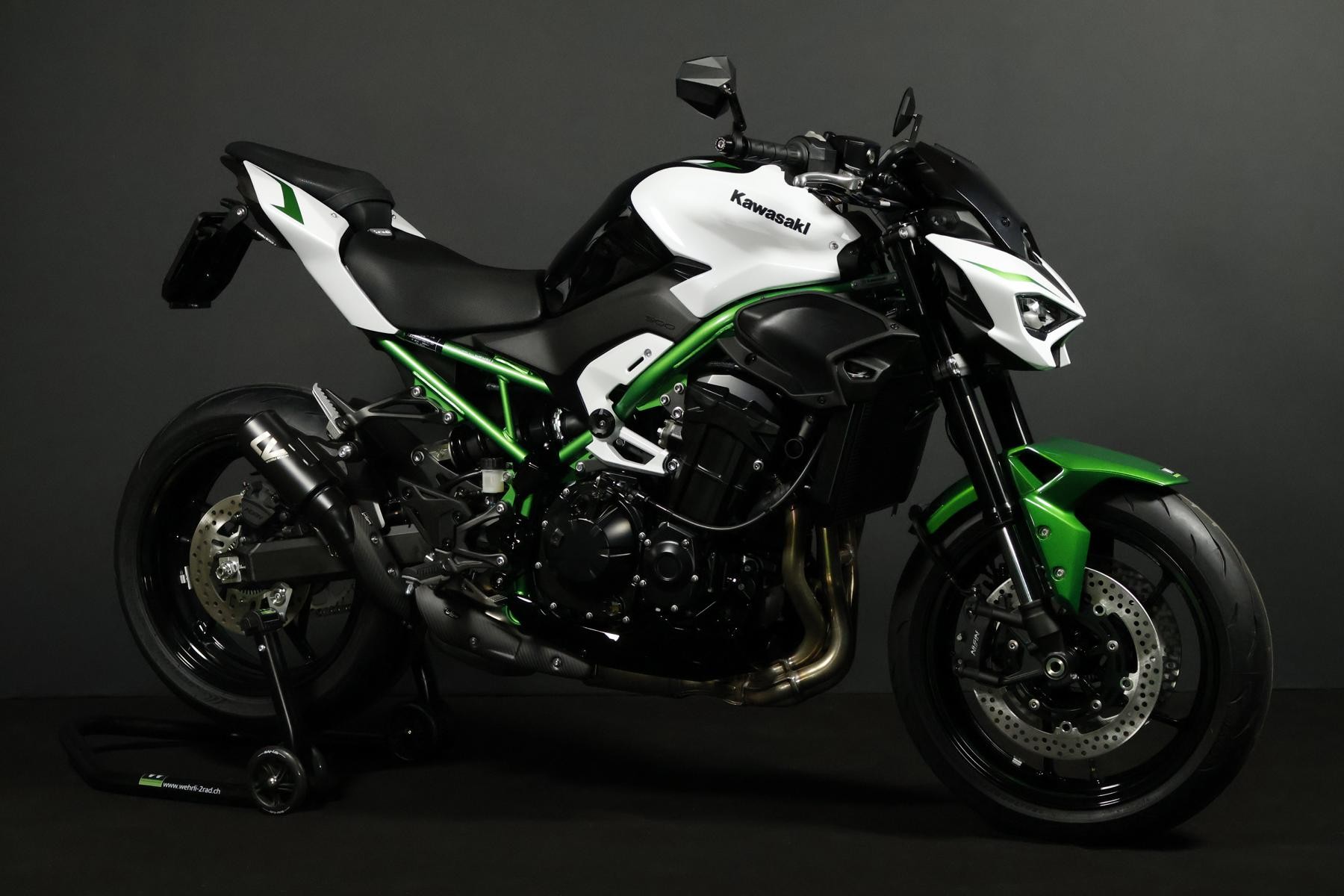 KAWASAKI Z 900 (91/70/35 KW) Level 3-showroom-element-1