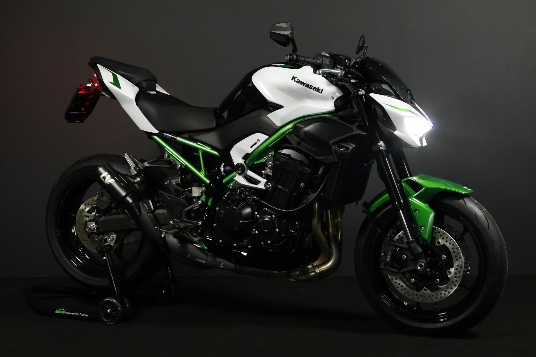 KAWASAKI Z 900 (91/70/35 KW) Level 3-showroom-element-2