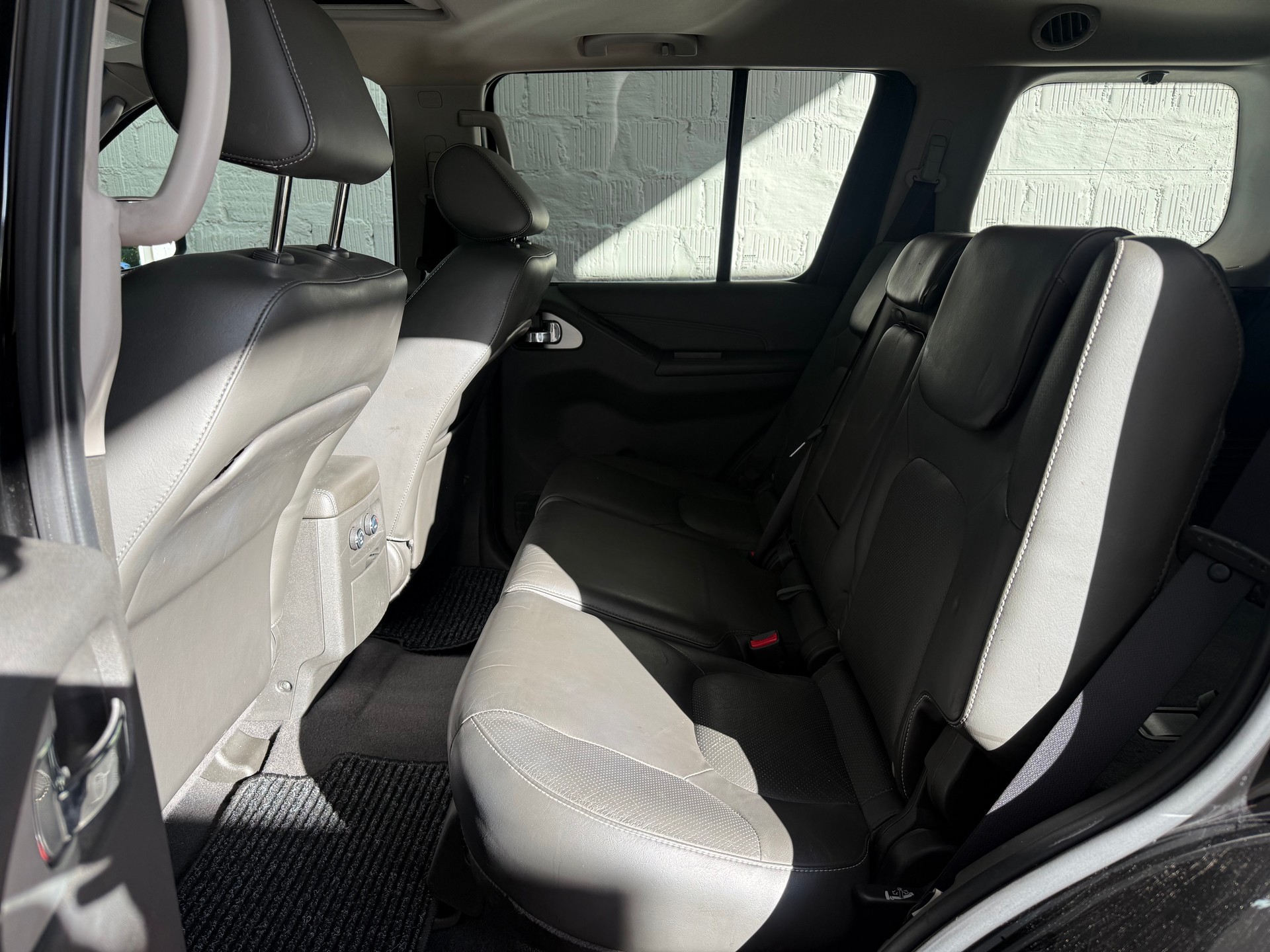 NISSAN Pathfinder 3.0 dCi LE Automatic-image-9