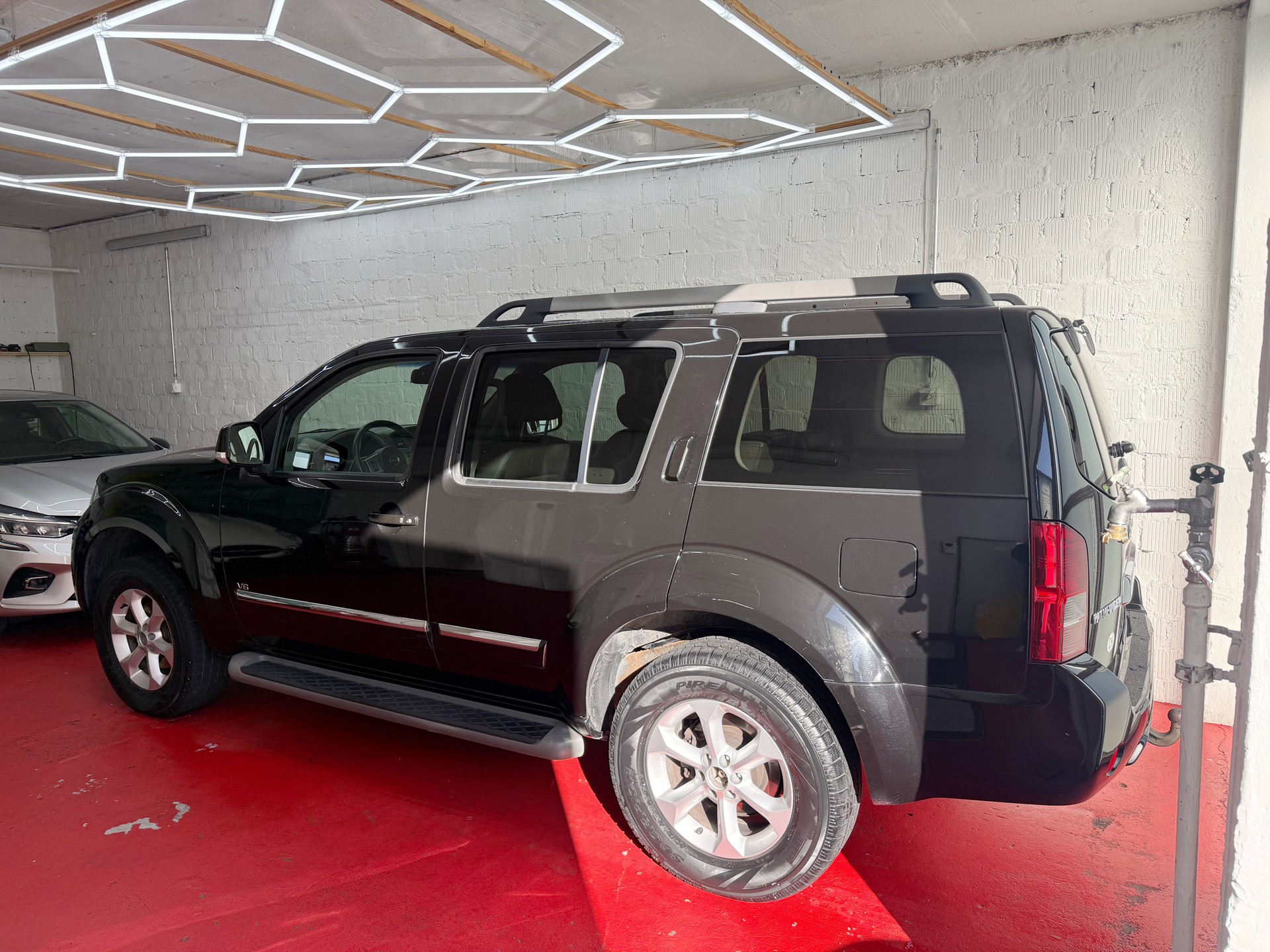 NISSAN Pathfinder 3.0 dCi LE Automatic-image-3