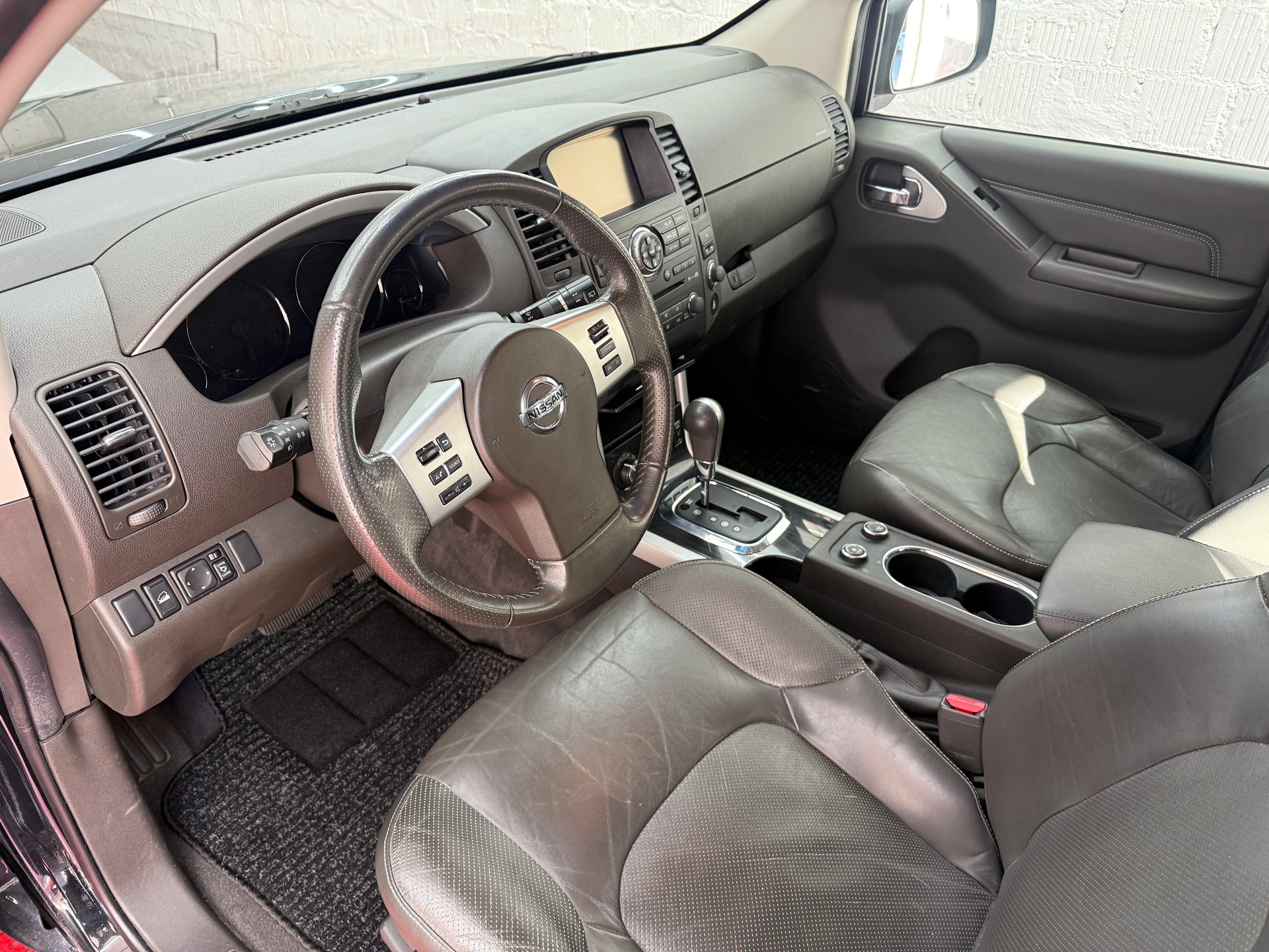 NISSAN Pathfinder 3.0 dCi LE Automatic-image-5