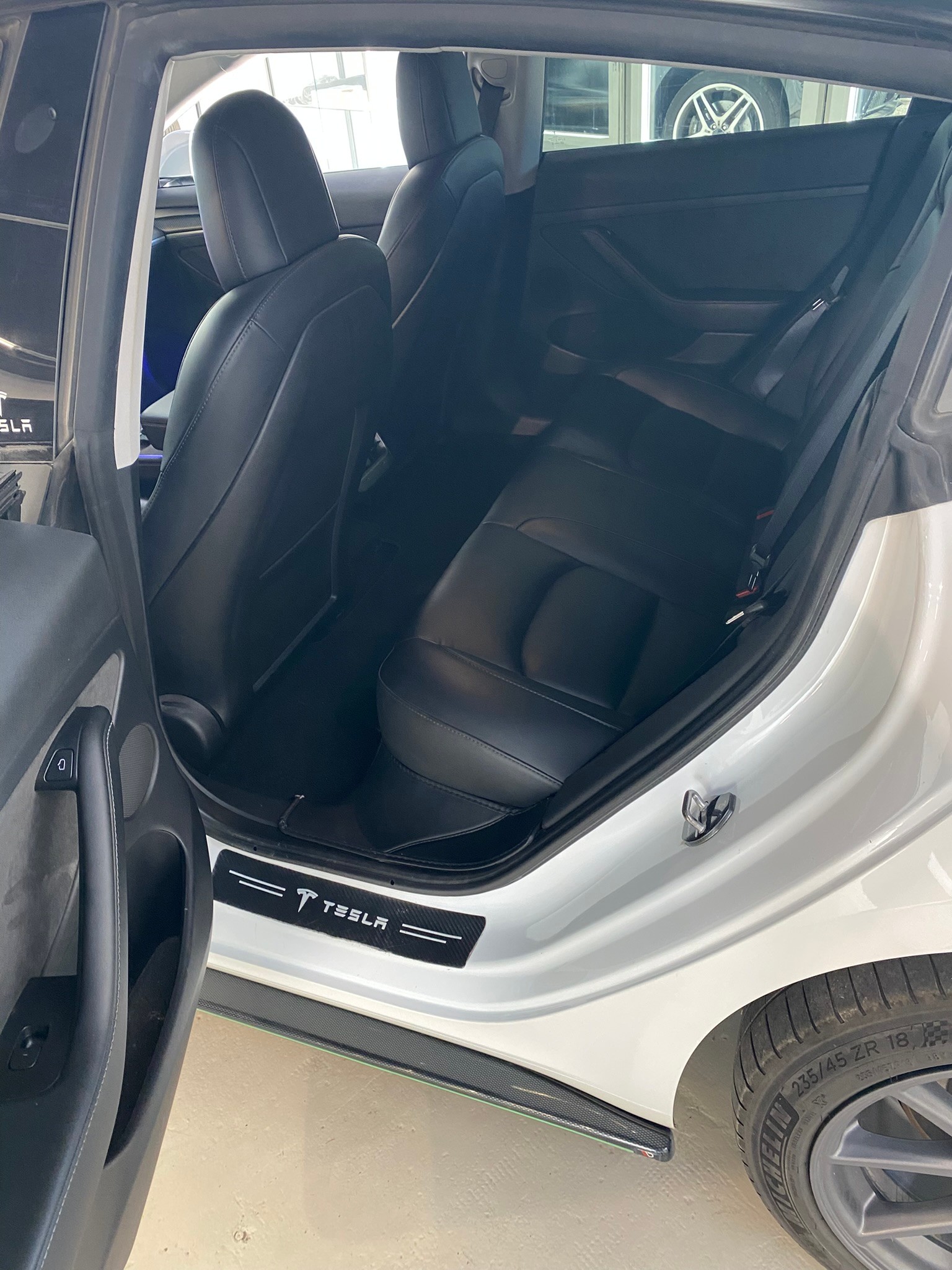 TESLA Model 3 Long Range Dual Motor AWD-image-28