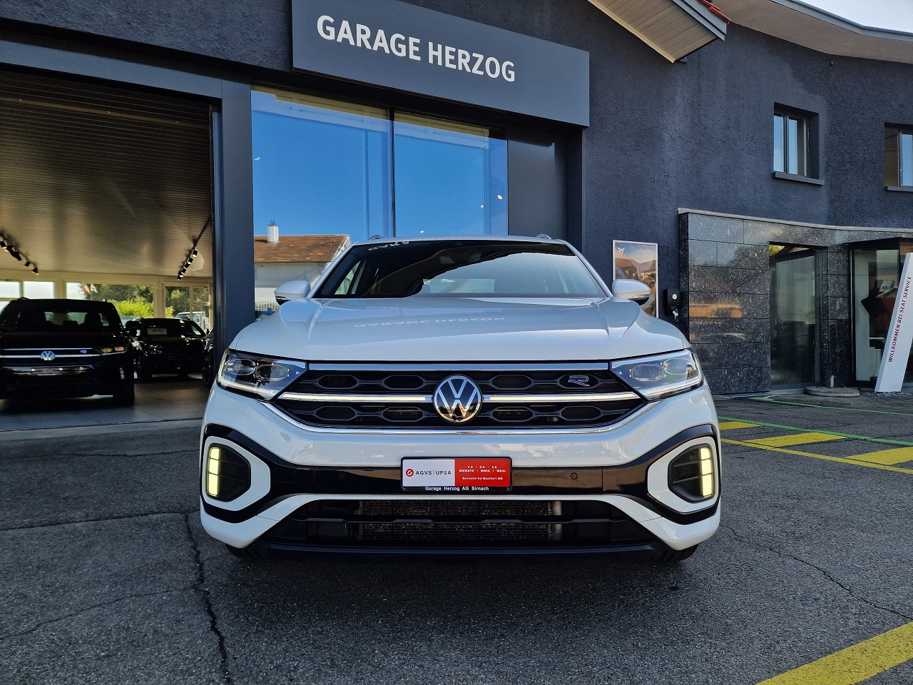 VW T-Roc 2.0 TSI R-Line DSG 4Motion-image-8