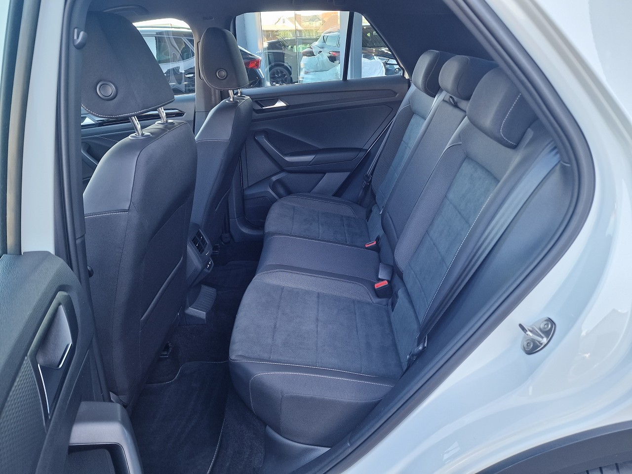 VW T-Roc 2.0 TSI R-Line DSG 4Motion-image-11