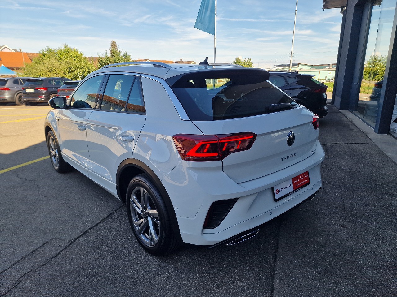 VW T-Roc 2.0 TSI R-Line DSG 4Motion-image-3