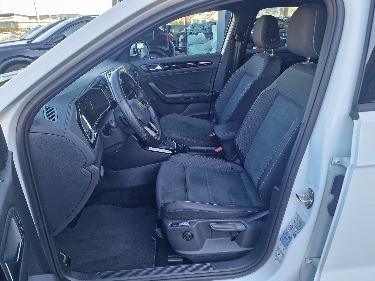 VW T-Roc 2.0 TSI R-Line DSG 4Motion-image-9