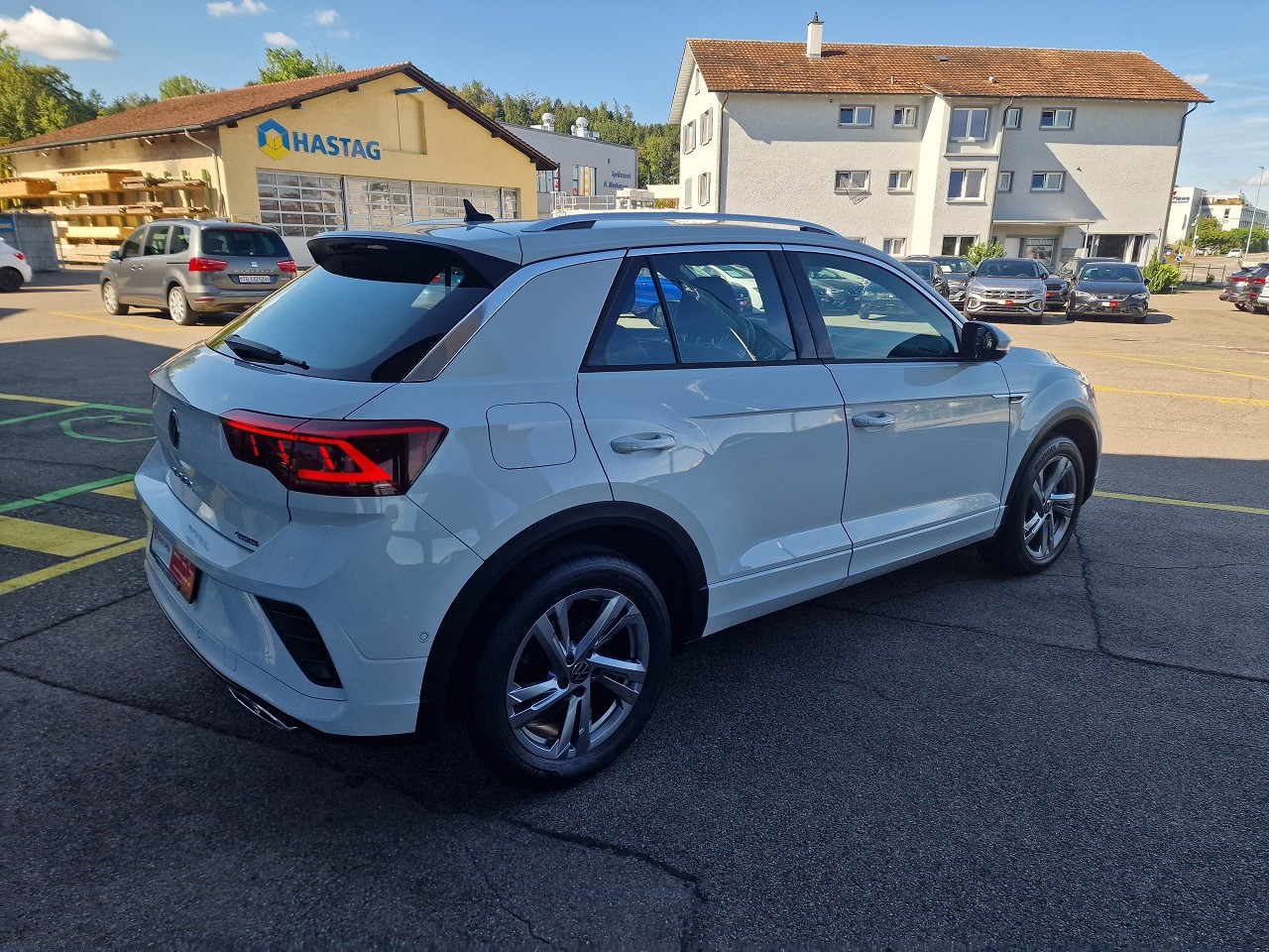 VW T-Roc 2.0 TSI R-Line DSG 4Motion-image-5