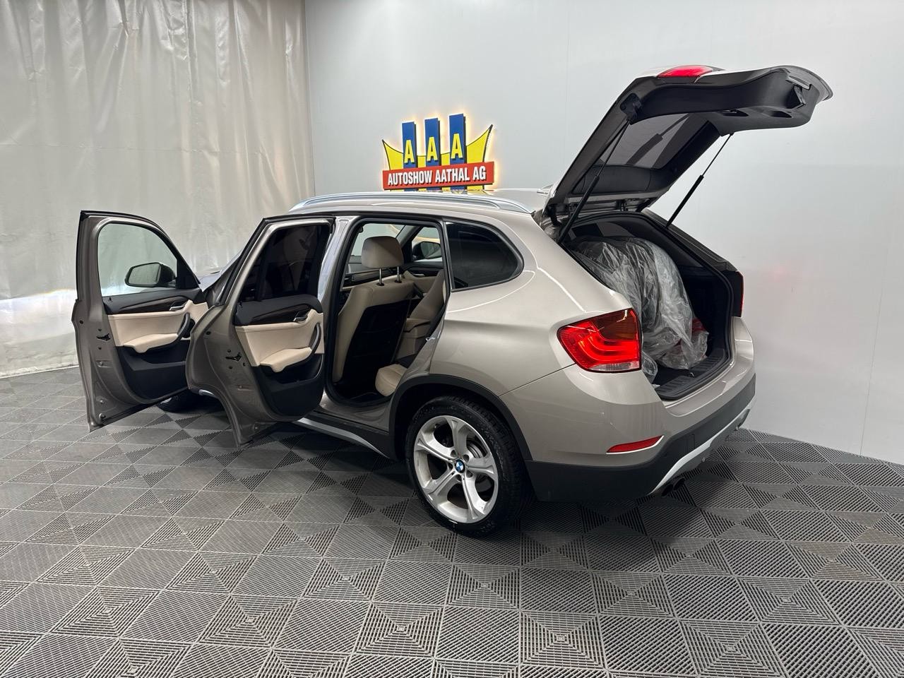 BMW X1 xDrive 28i Steptronic-image-11