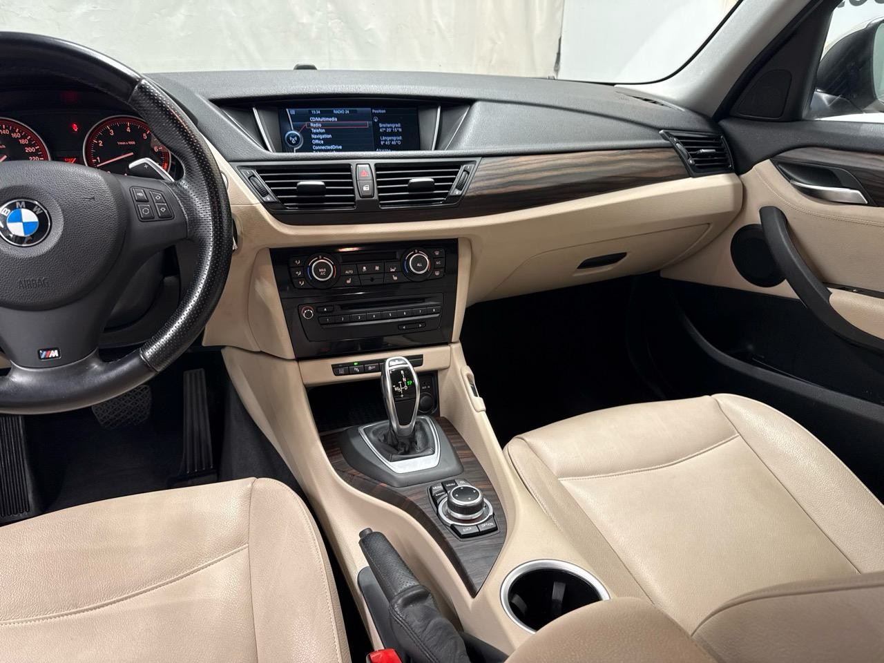 BMW X1 xDrive 28i Steptronic-image-5
