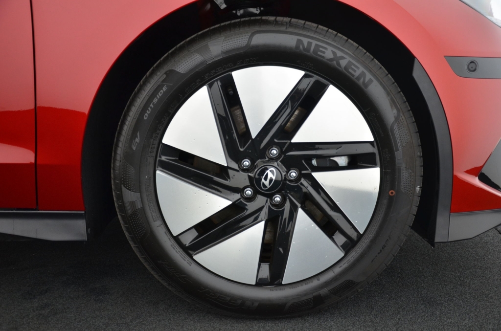 HYUNDAI Ioniq 6 77kWh Plus Line 4WD-image-9