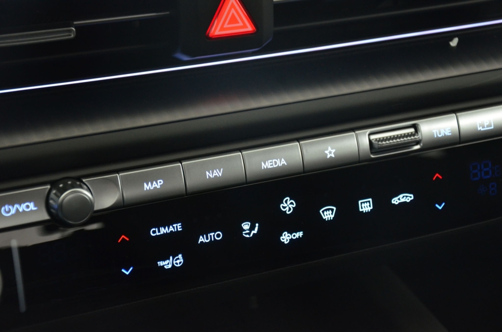 HYUNDAI Ioniq 6 77kWh Plus Line 4WD-image-22
