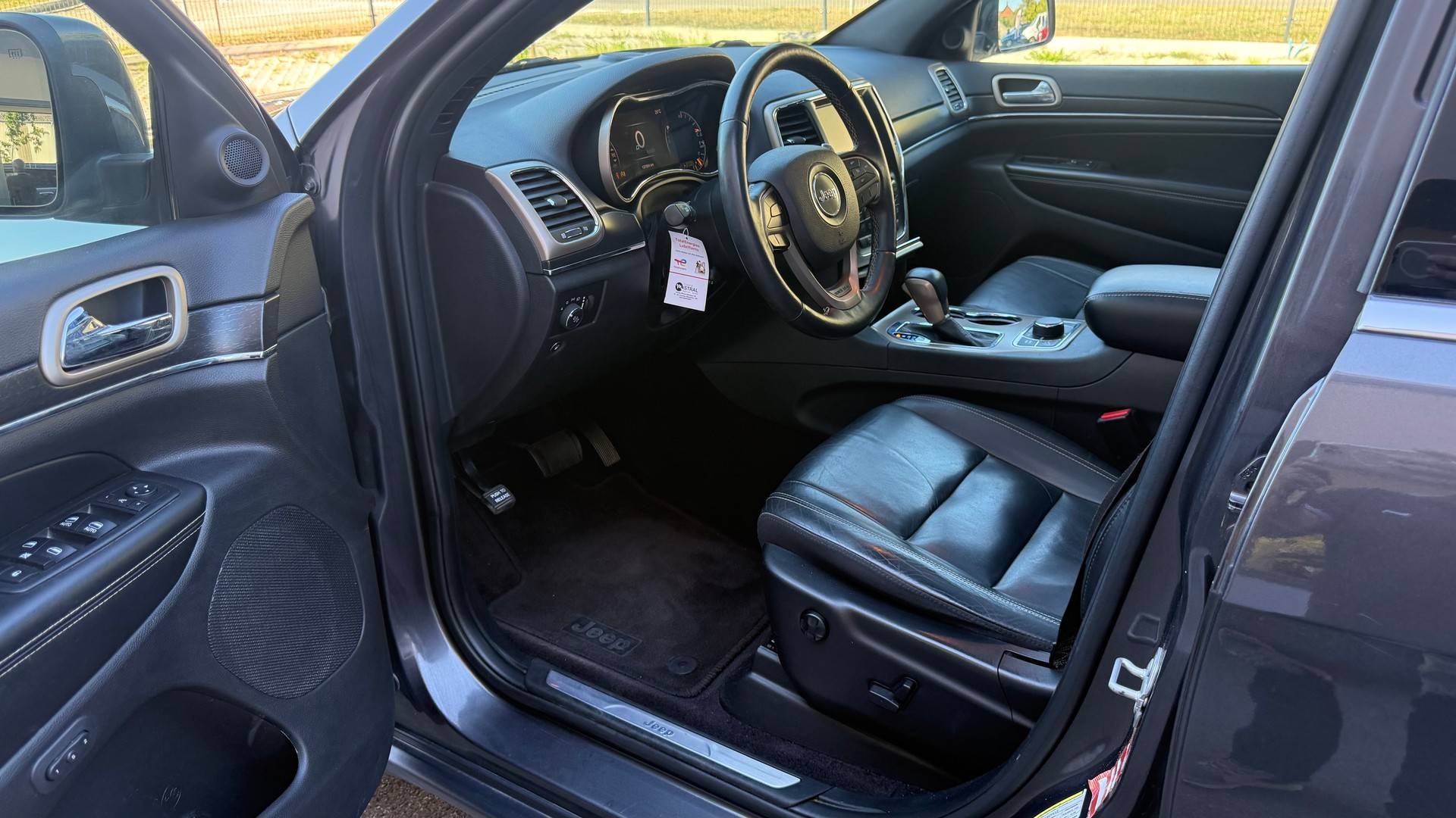 JEEP Grand Cherokee 3.0 CRD Overland Automatic-image-8
