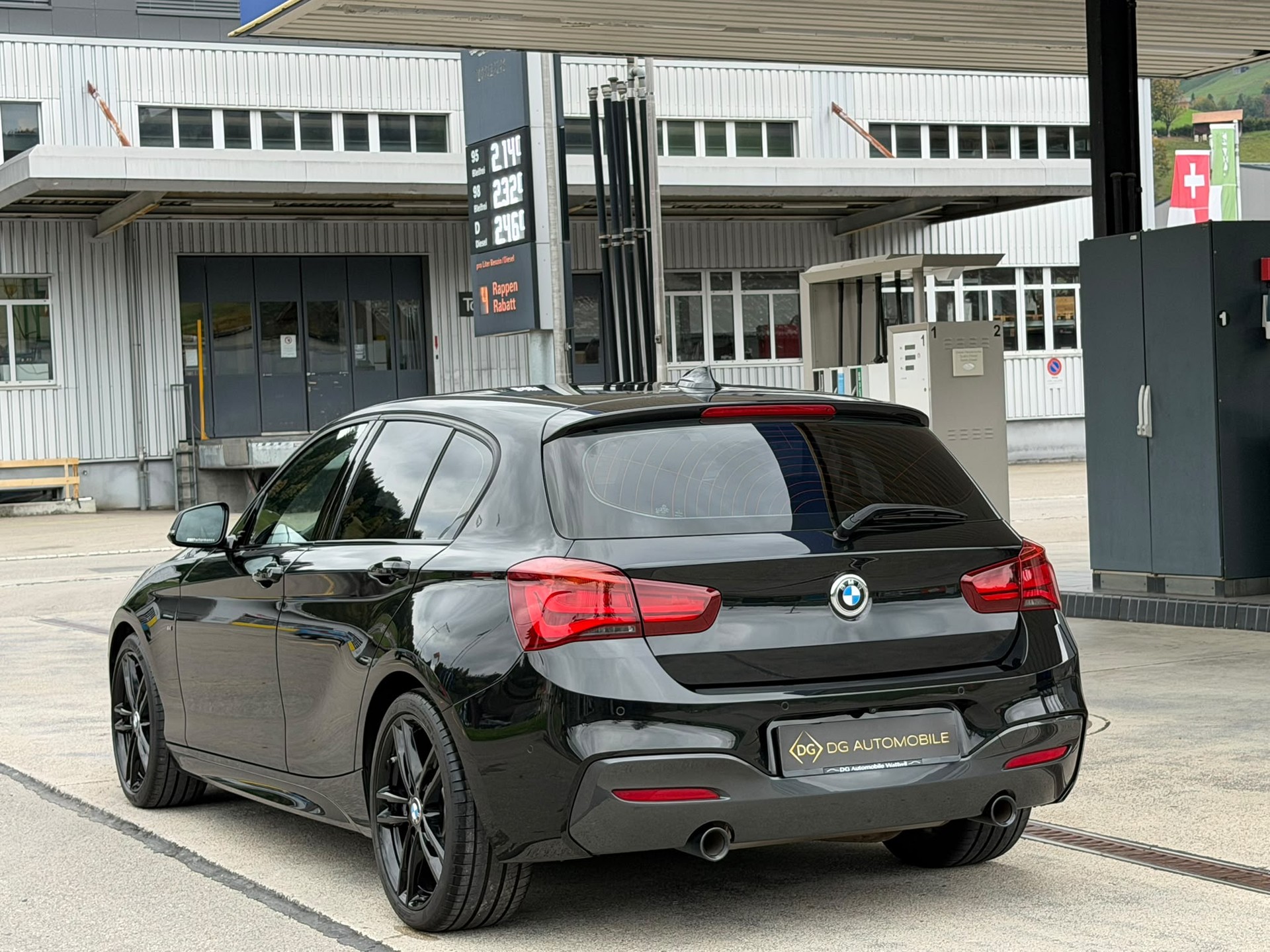 BMW M140i xDrive Steptronic *Vollledersitze**Top Zustand**Top Ausstattung**Ab MFK**8-Fach**Garantie*-image-4