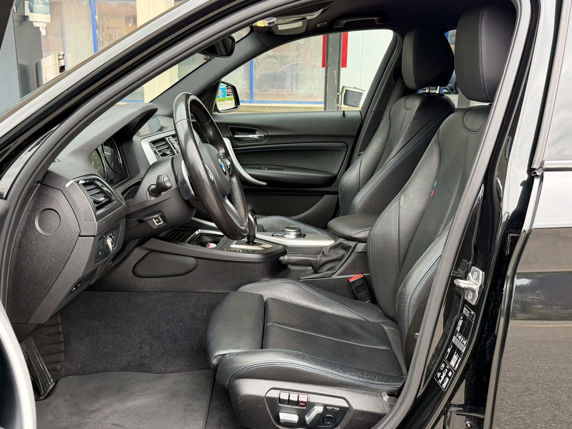 BMW M140i xDrive Steptronic *Vollledersitze**Top Zustand**Top Ausstattung**Ab MFK**8-Fach**Garantie*-image-7