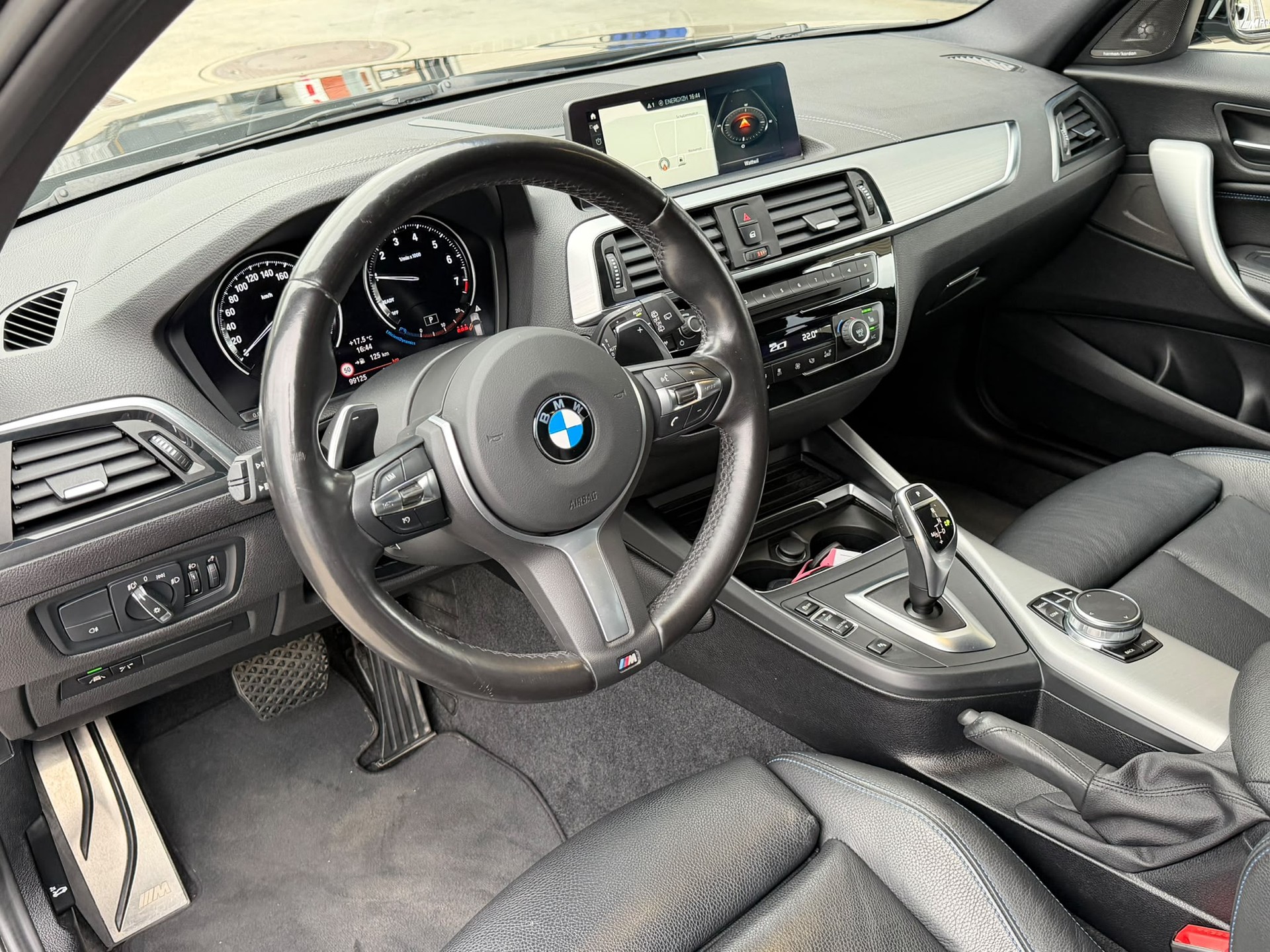 BMW M140i xDrive Steptronic *Vollledersitze**Top Zustand**Top Ausstattung**Ab MFK**8-Fach**Garantie*-image-6