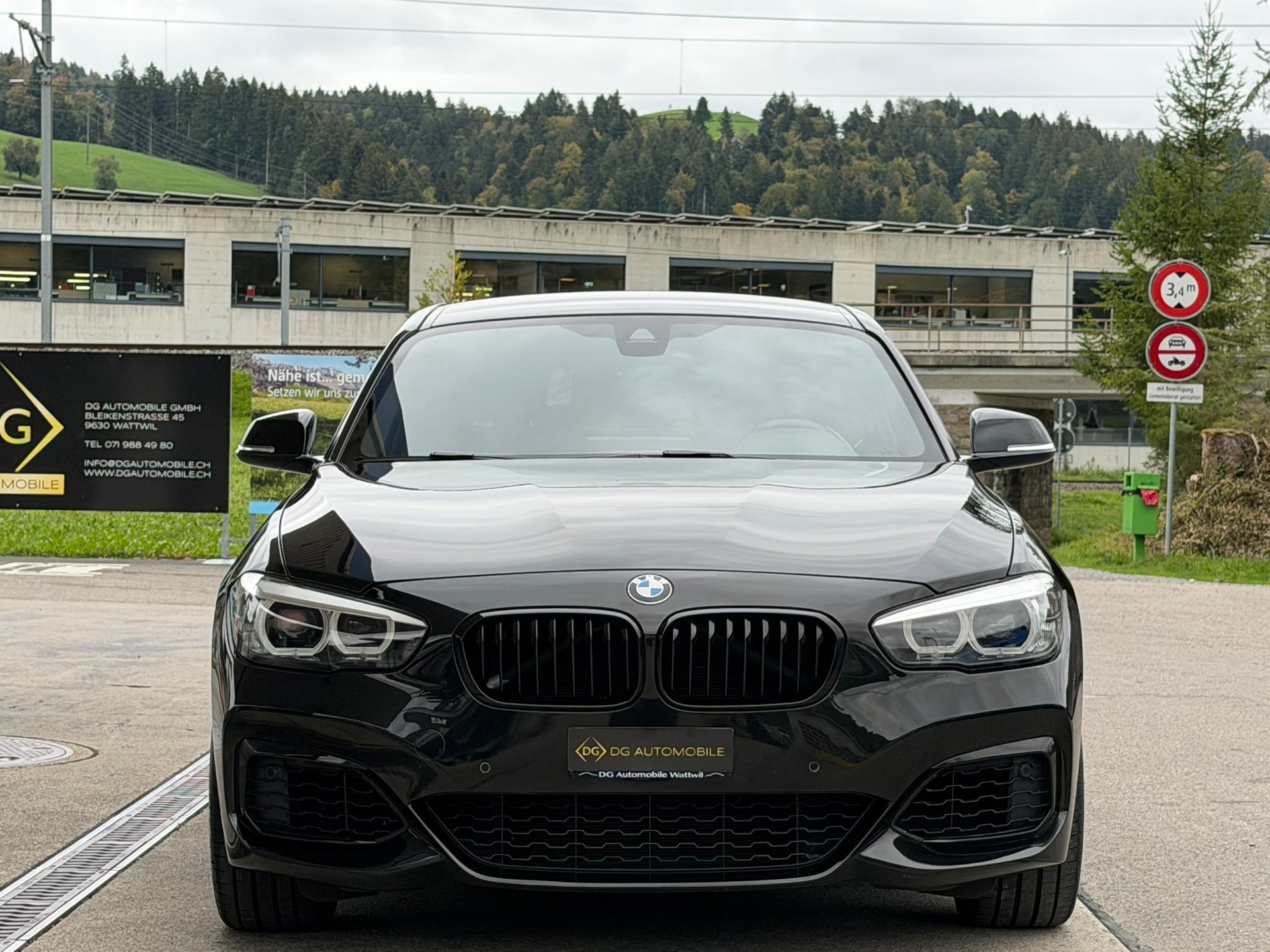 BMW M140i xDrive Steptronic *Vollledersitze**Top Zustand**Top Ausstattung**Ab MFK**8-Fach**Garantie*-image-1