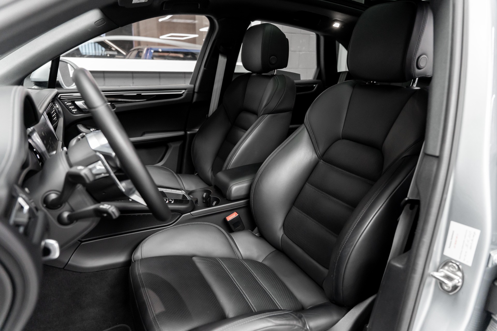 PORSCHE Macan S PDK-showroom-element-3