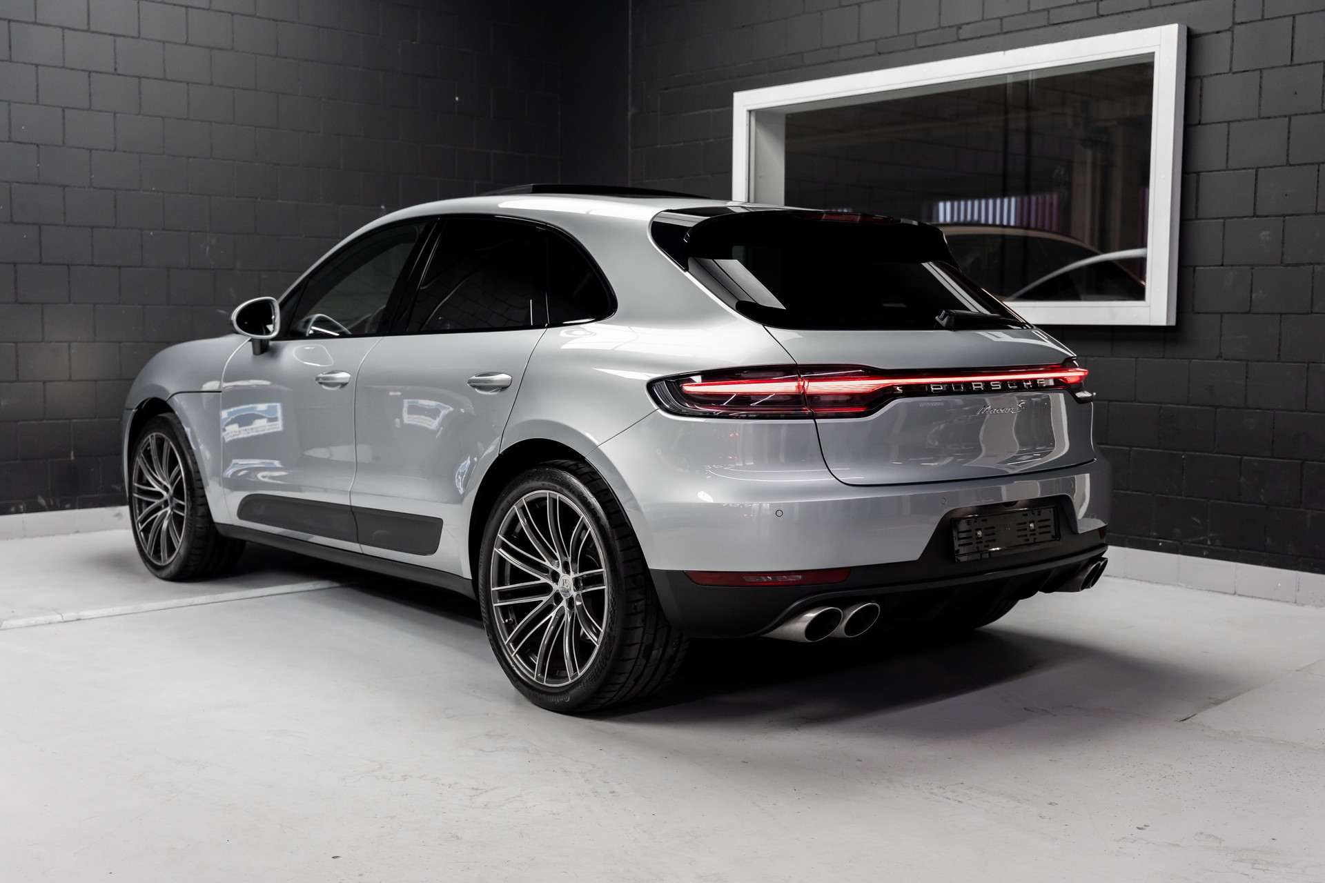 PORSCHE Macan S PDK-showroom-element-1