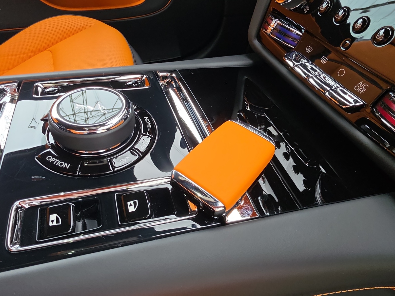 ROLLS-ROYCE Spectre - Silver Badge-image-16