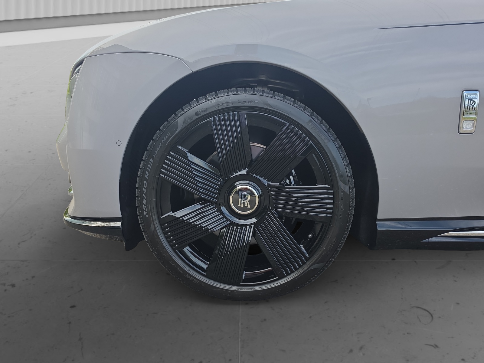 ROLLS-ROYCE Spectre - Silver Badge-image-8