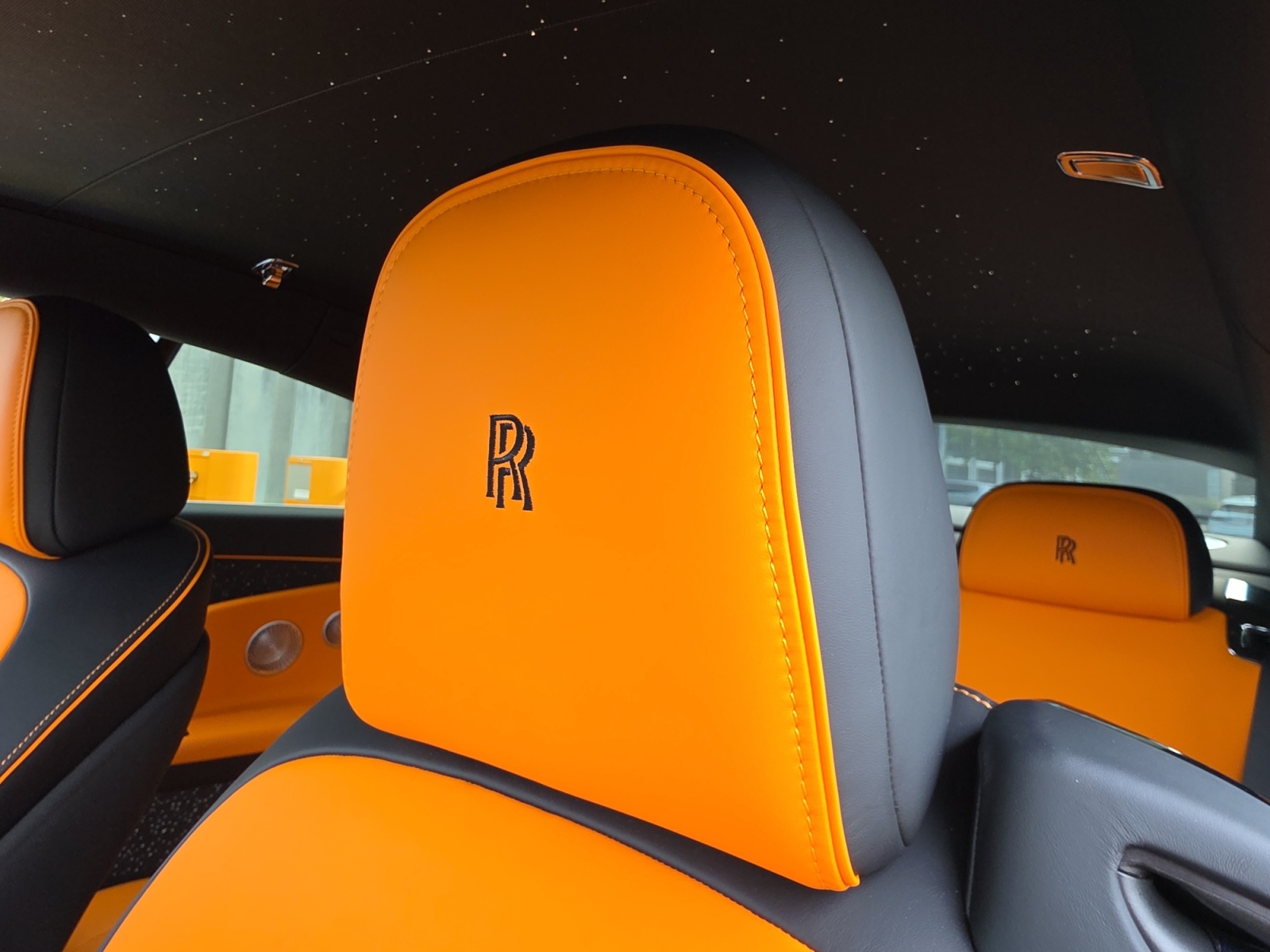 ROLLS-ROYCE Spectre - Silver Badge-image-19