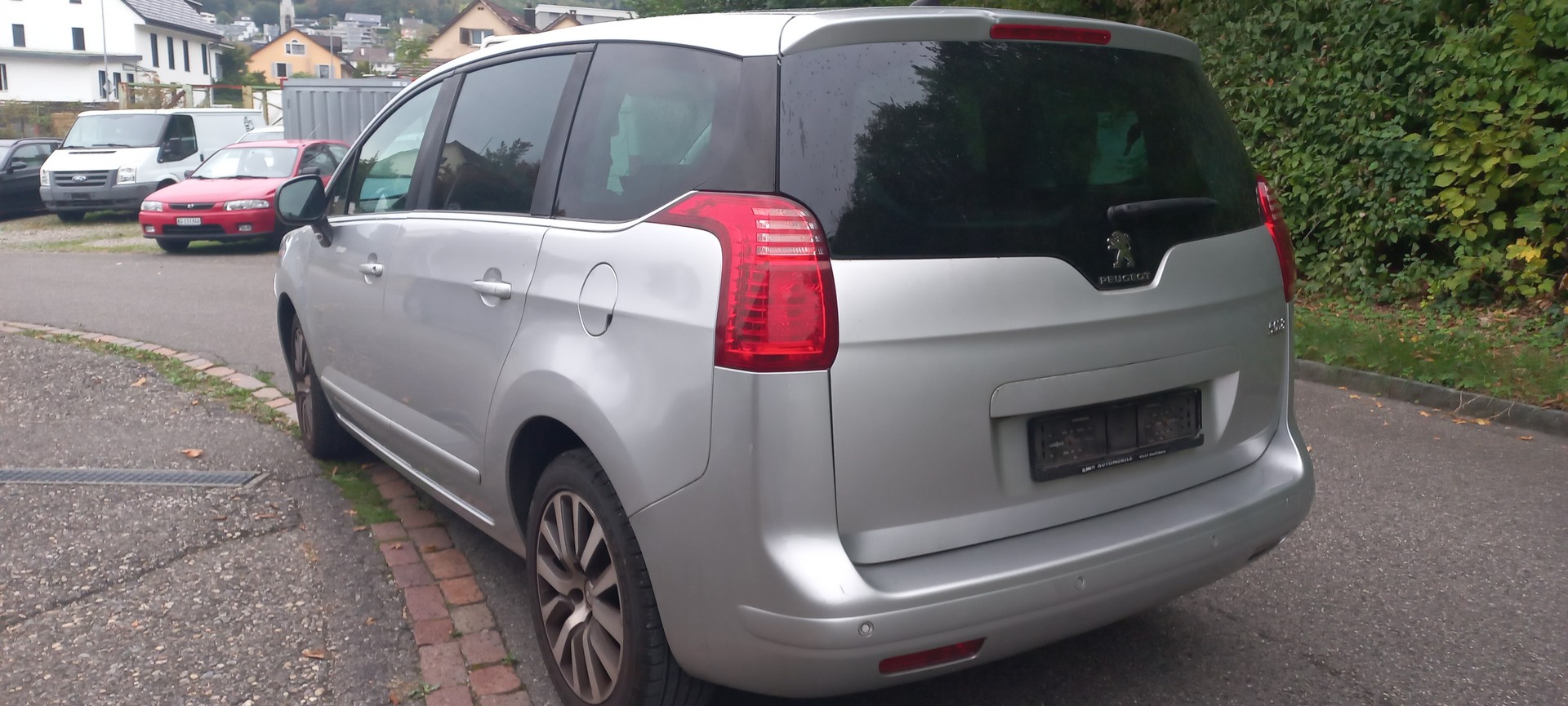 PEUGEOT 5008 2.0 HDI Allure Tiptronic-image-6