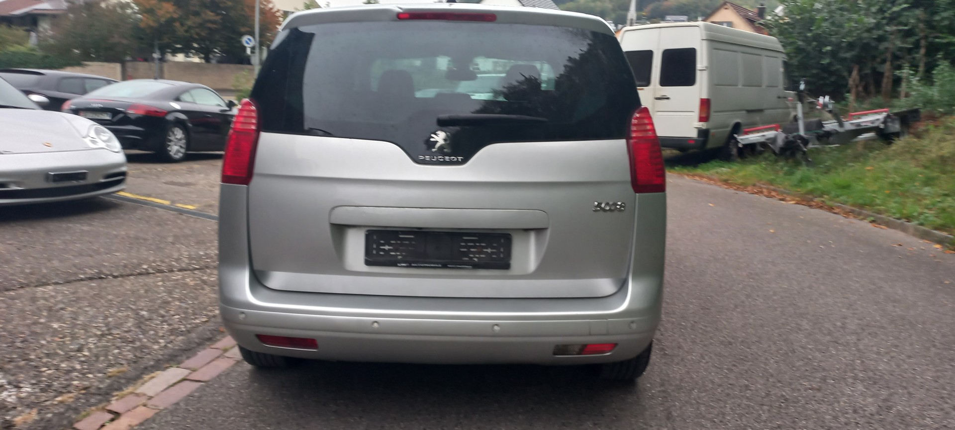 PEUGEOT 5008 2.0 HDI Allure Tiptronic-image-5